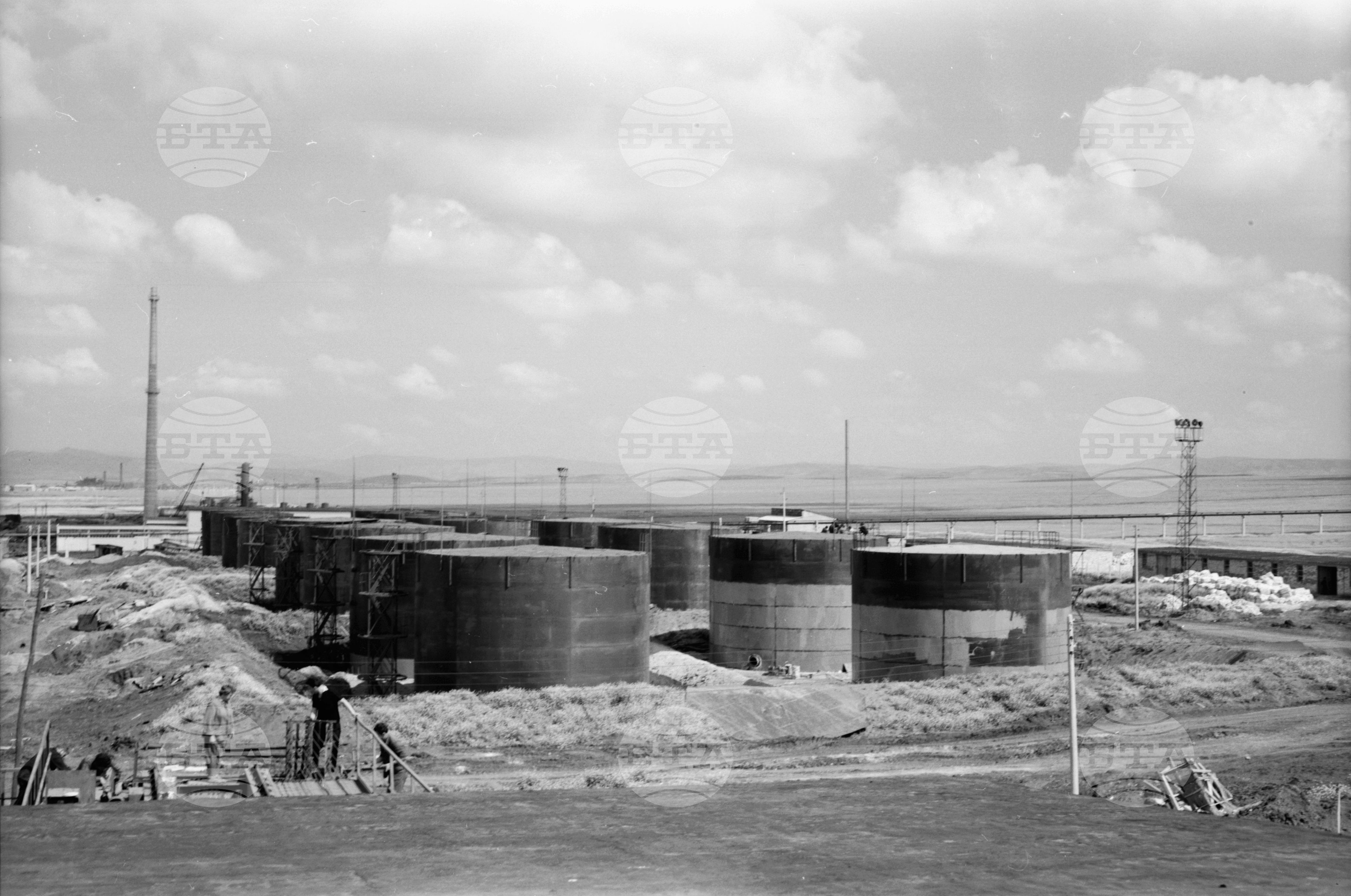 Нефтопреработвателен завод край Бургас - част 2