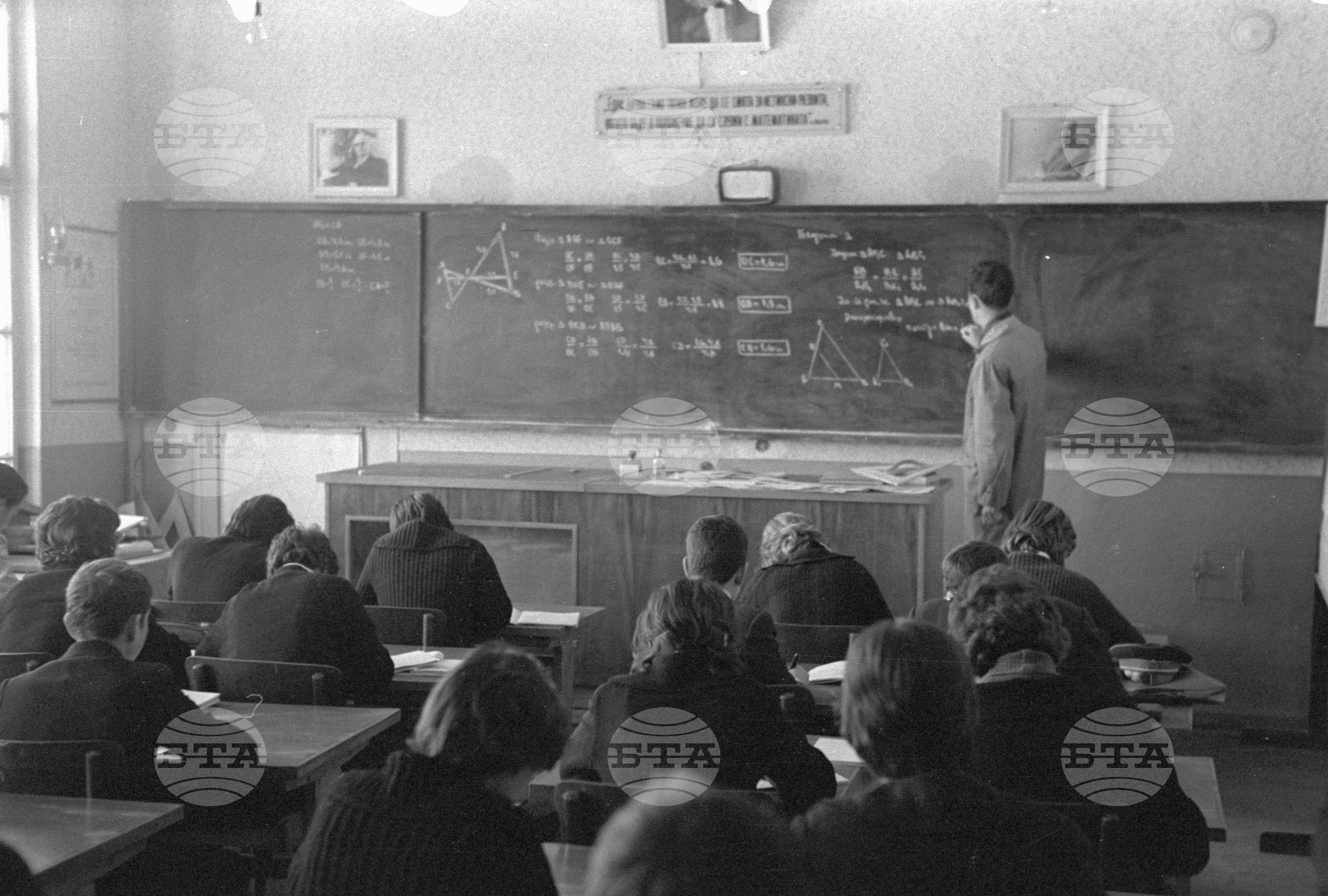 Средното смесено училище в Нова Загора