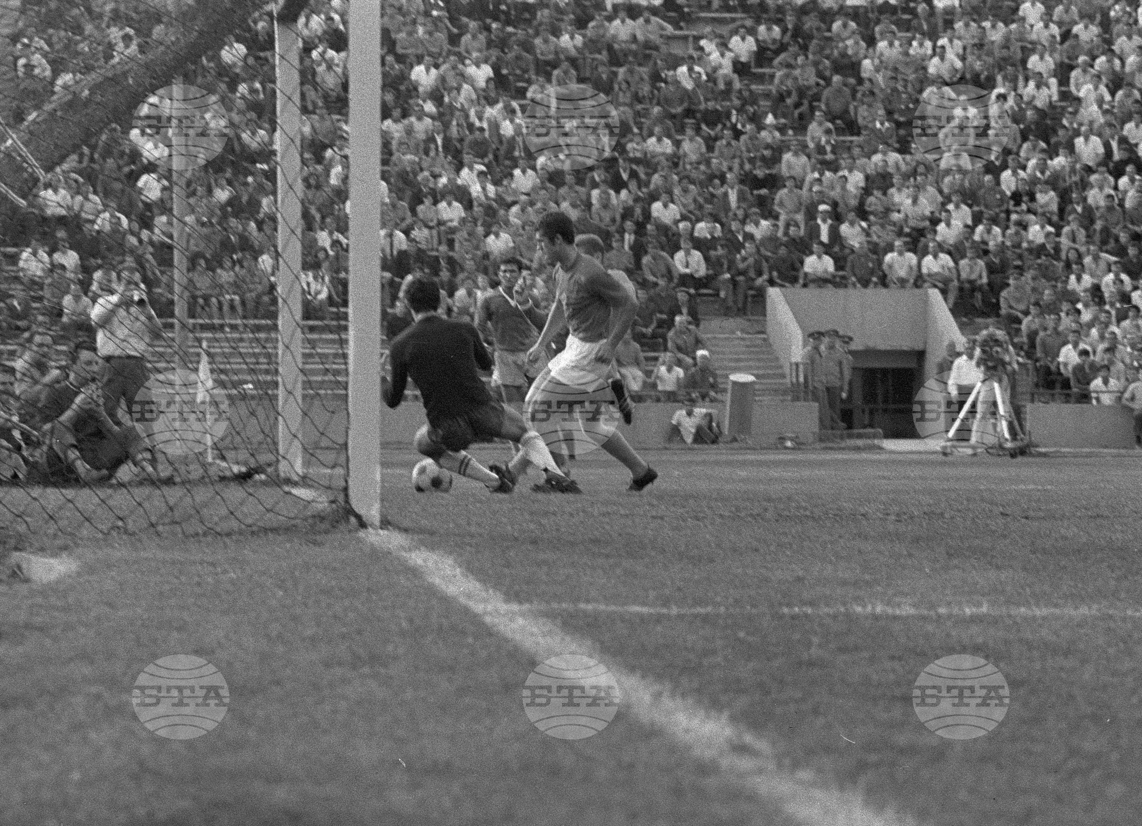 Футболен мач "ЦСКА" Септемврийско знаме" срещу "Спартак”/Плевен/ 3:3