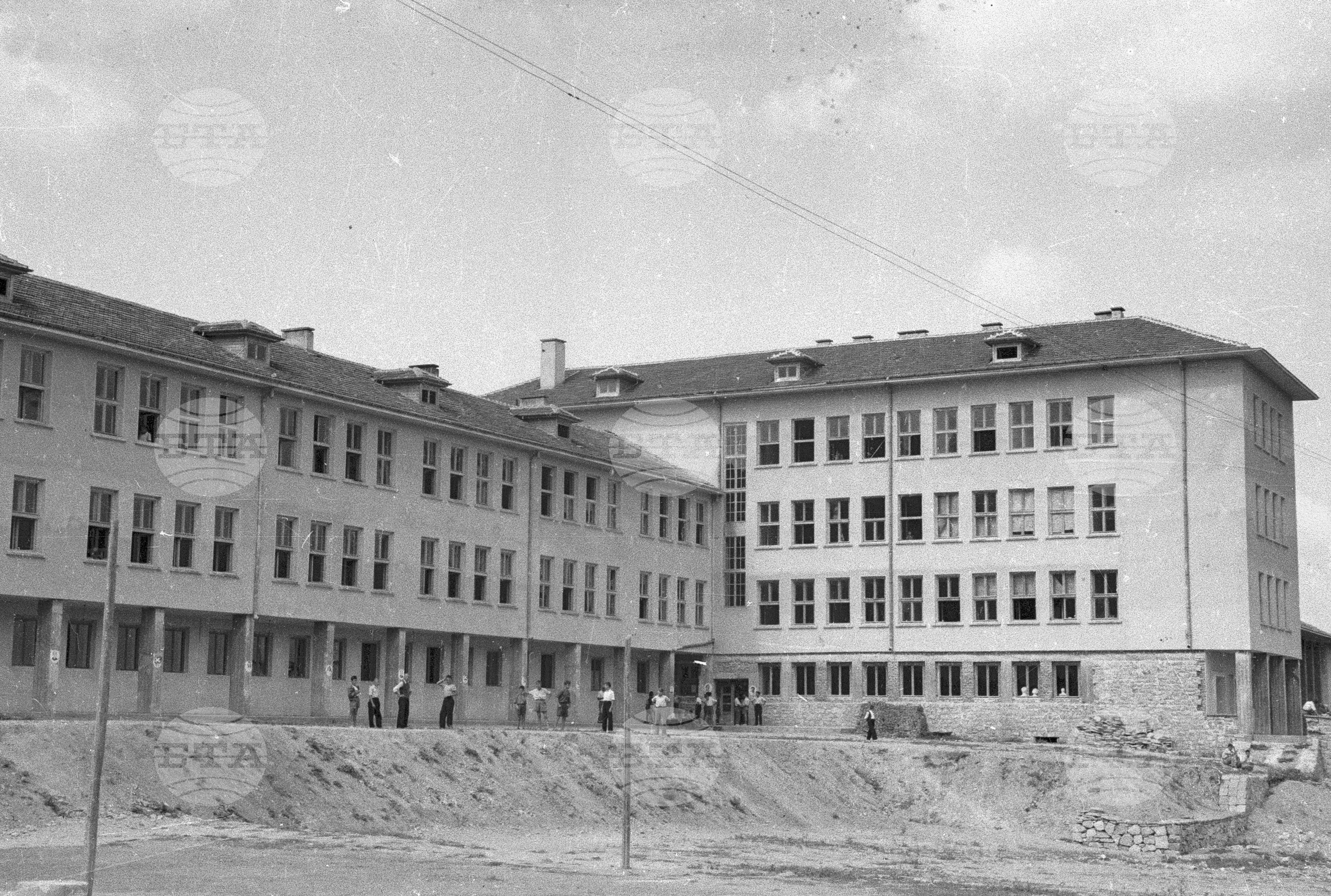 Откриване на гимназията в Перущица, 1951