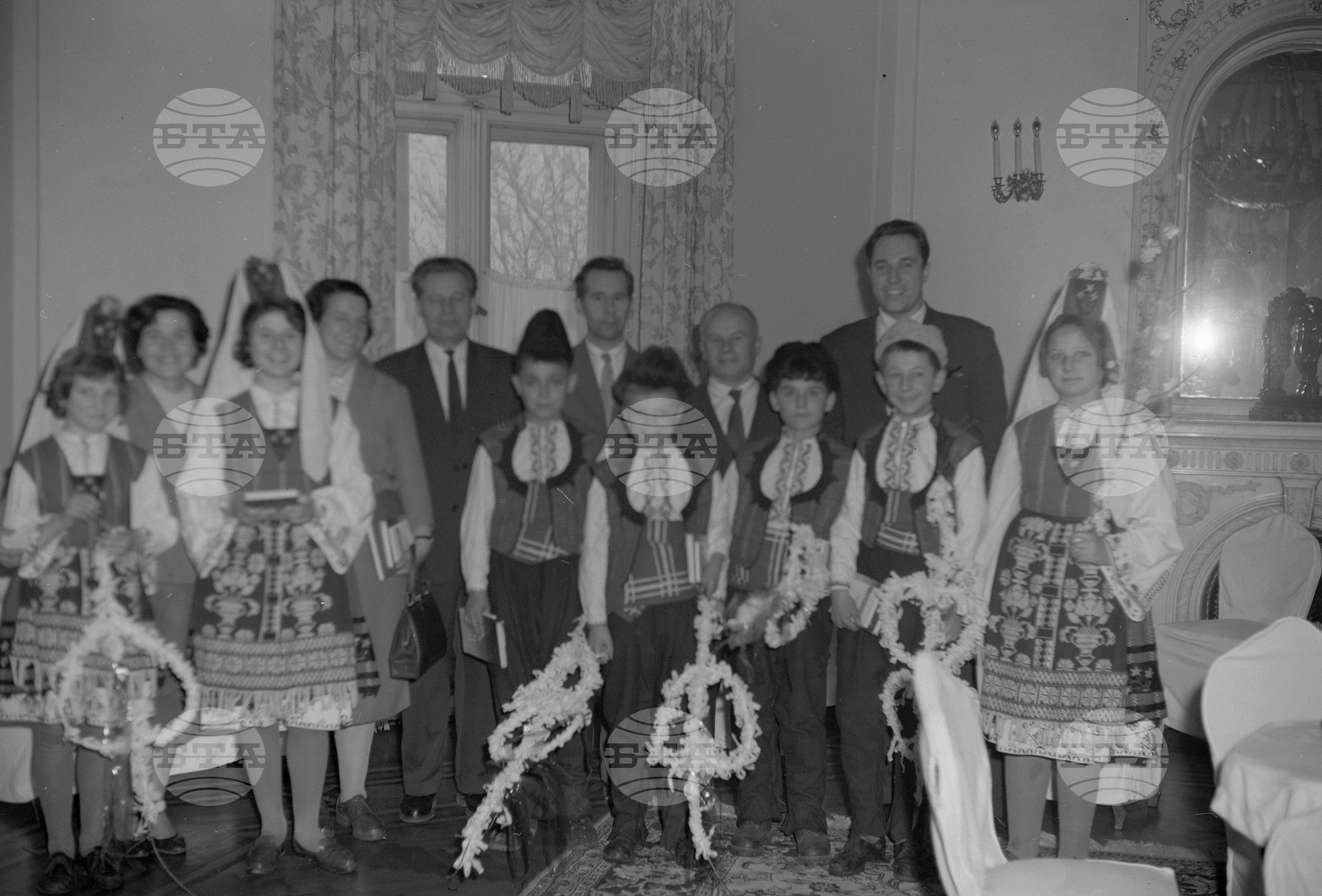 Новогодишно сурвакане в Министерския съвет част 2