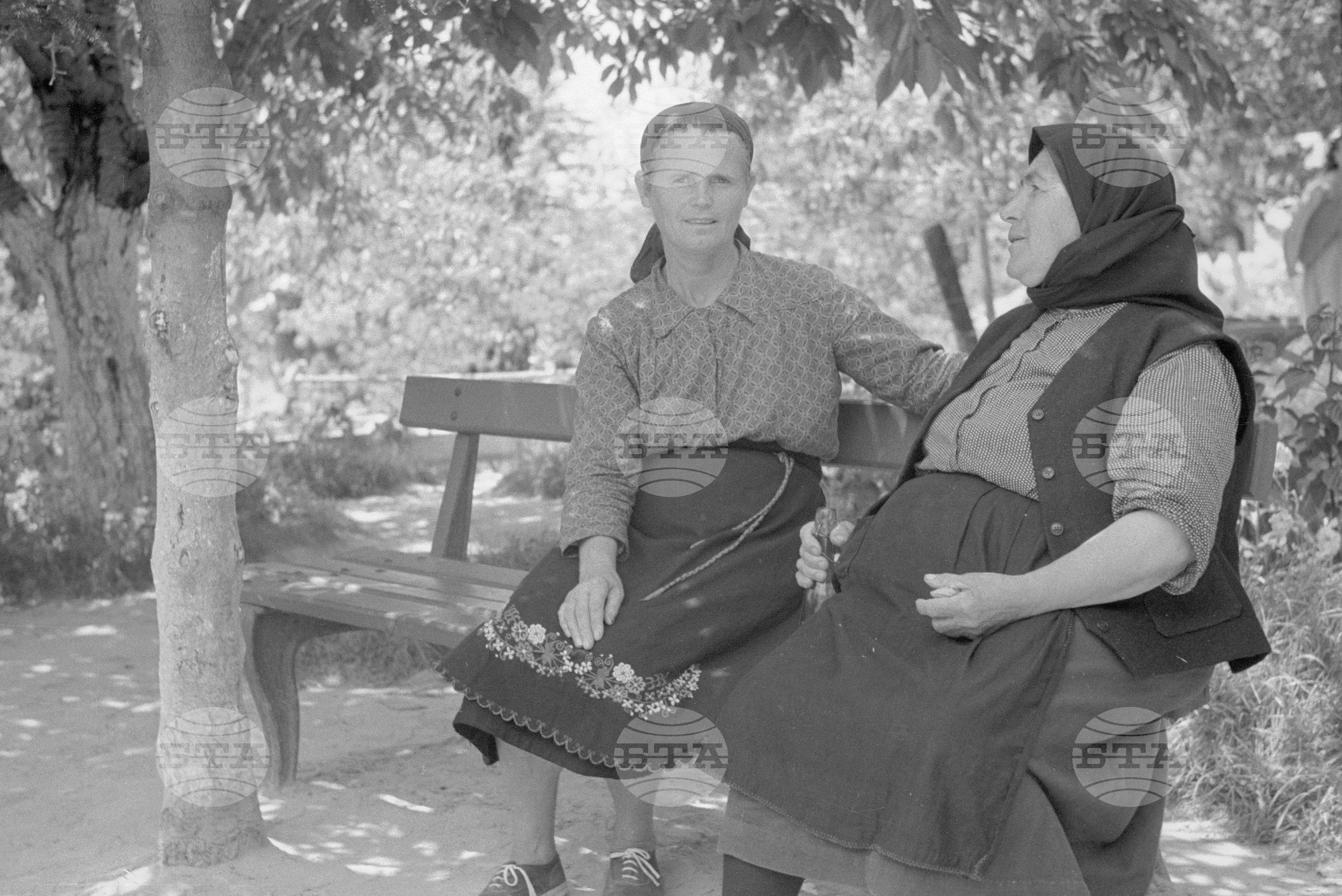 ПОЧИВНИ СТАНЦИИ НА ТРУДЕЩИ СЕ СЕЛЯНИ КРАЙ ГР. СТАЛИН