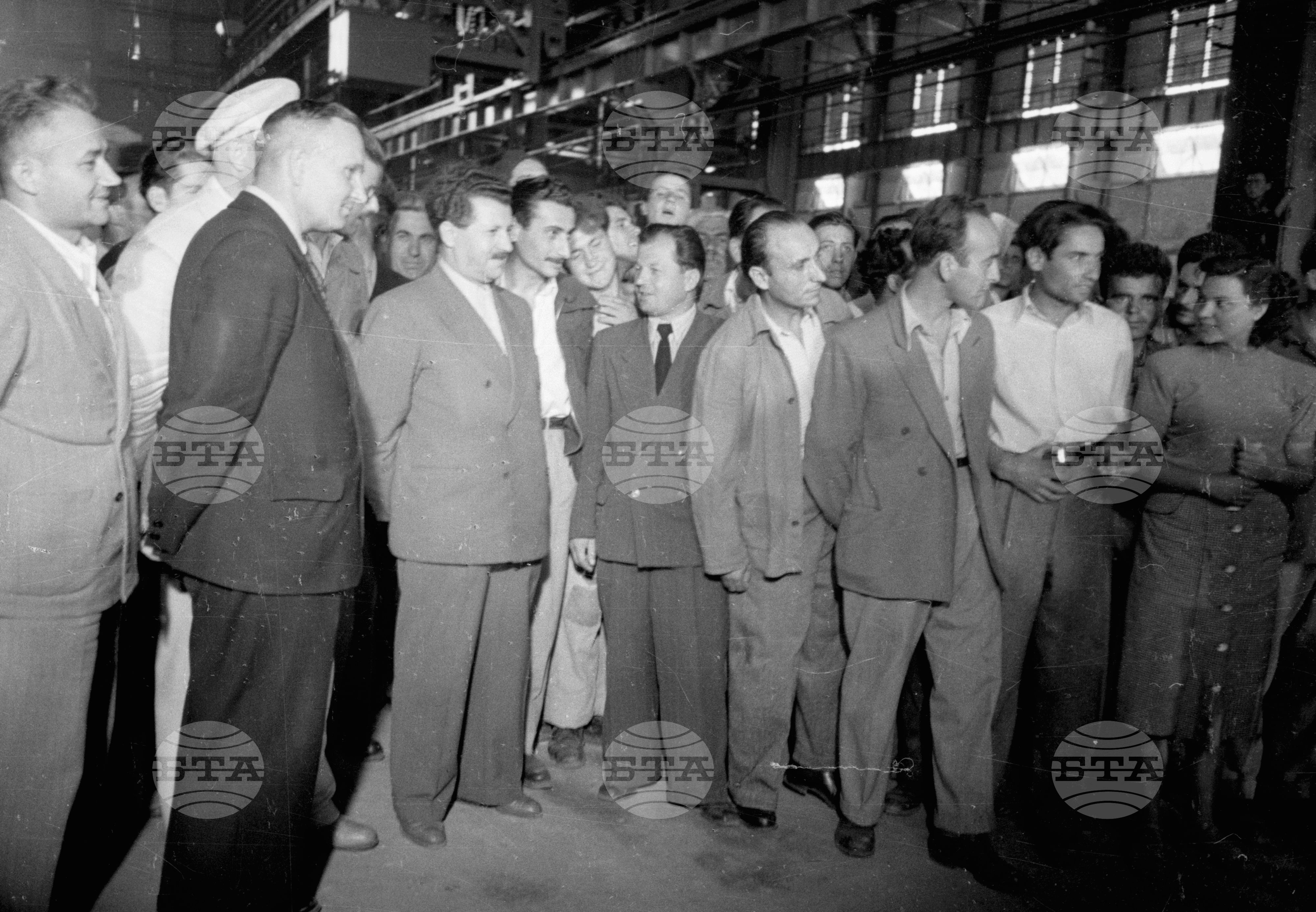 Държавен металургичен завод „Ленин“ - 1953 година - отливане на първата родна стомана