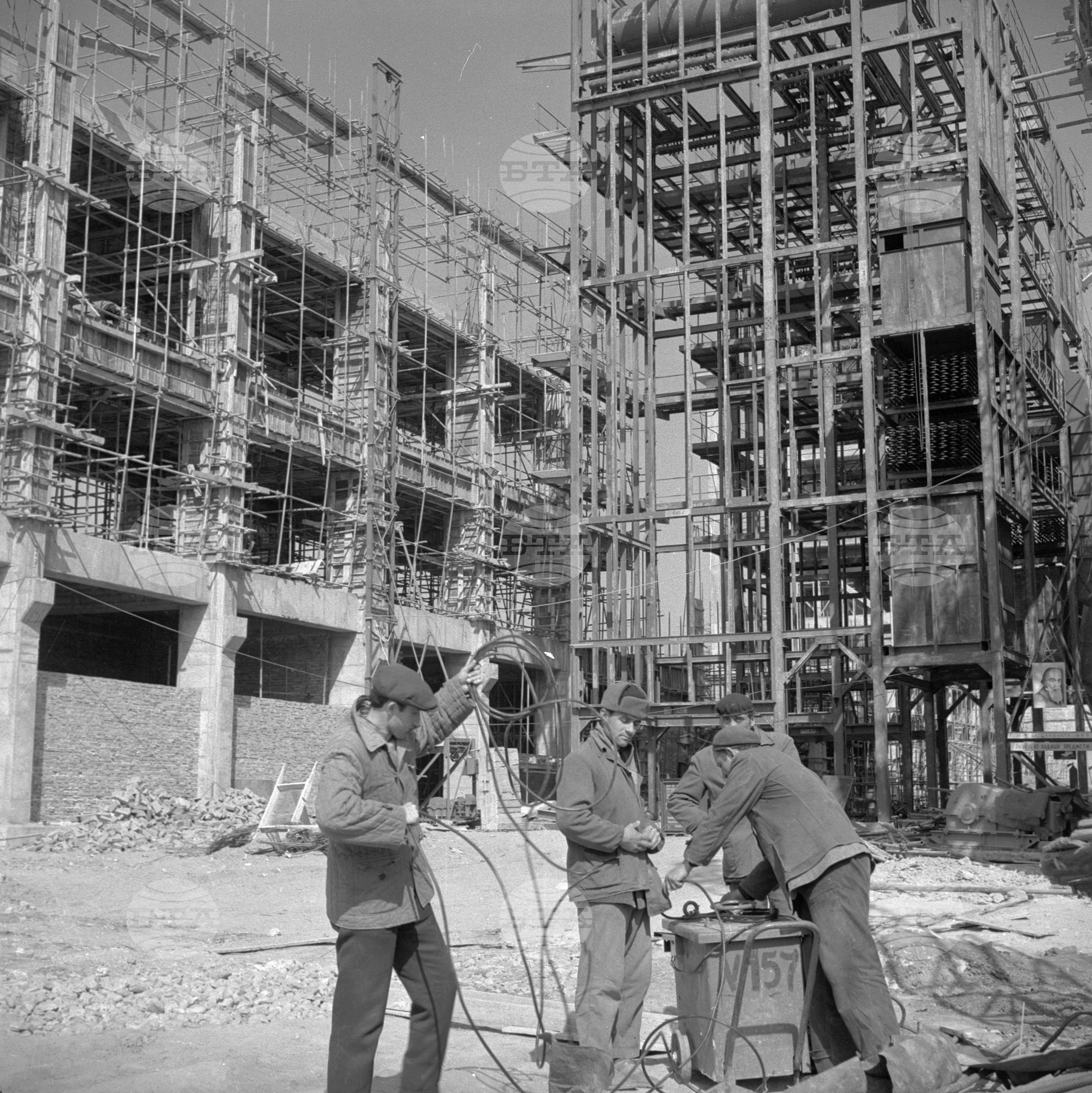 На строежа на Хартиено-целулозния комбинат край село Букьовци, Врачански окръг - част 4