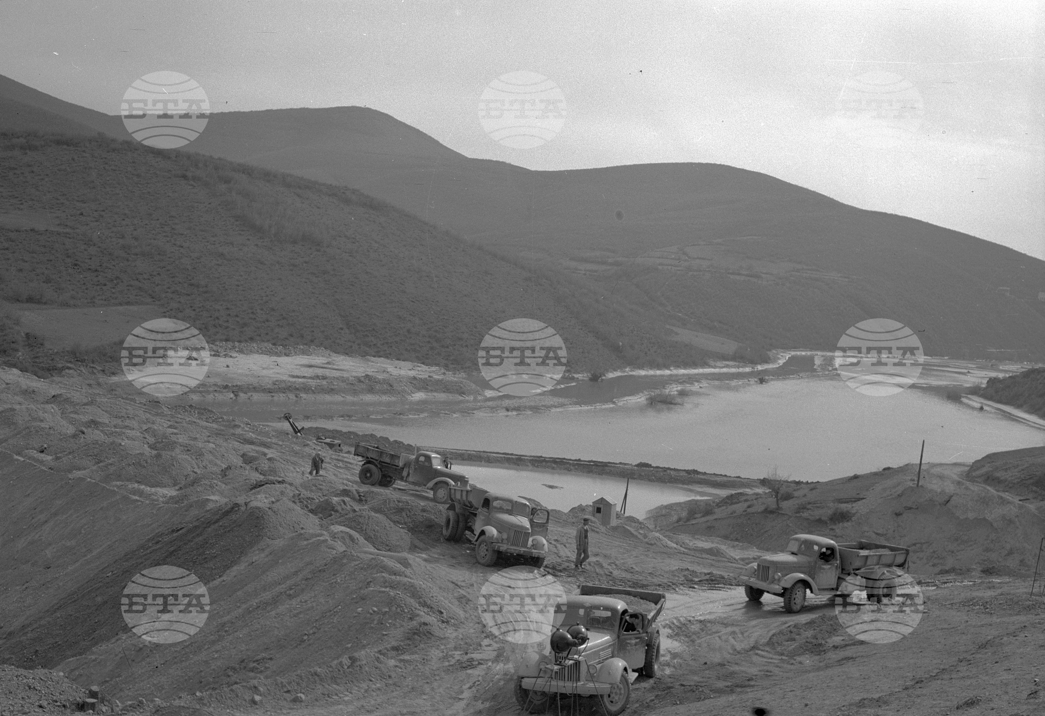 На строежа на язовир "Жребчево", Сливенски окръг - 1963 година