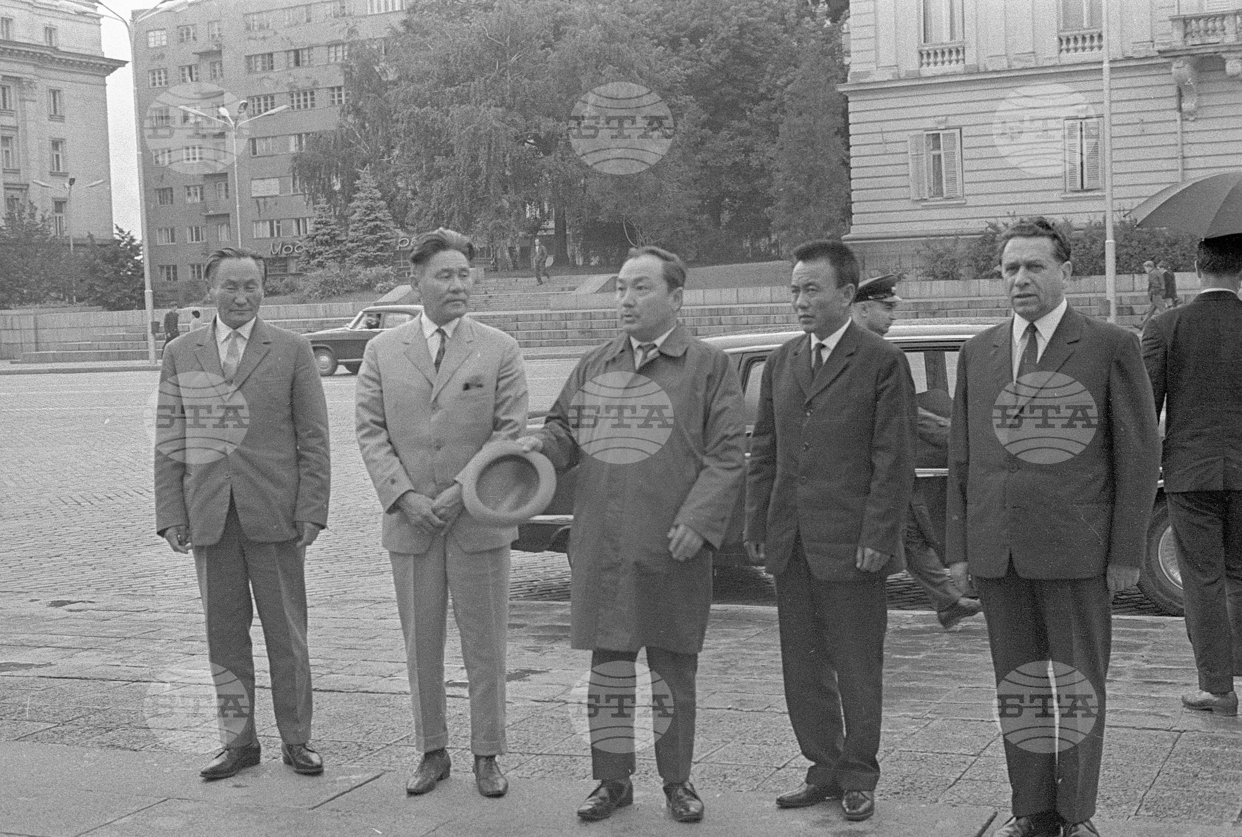 Монголска партийна делегация в България
