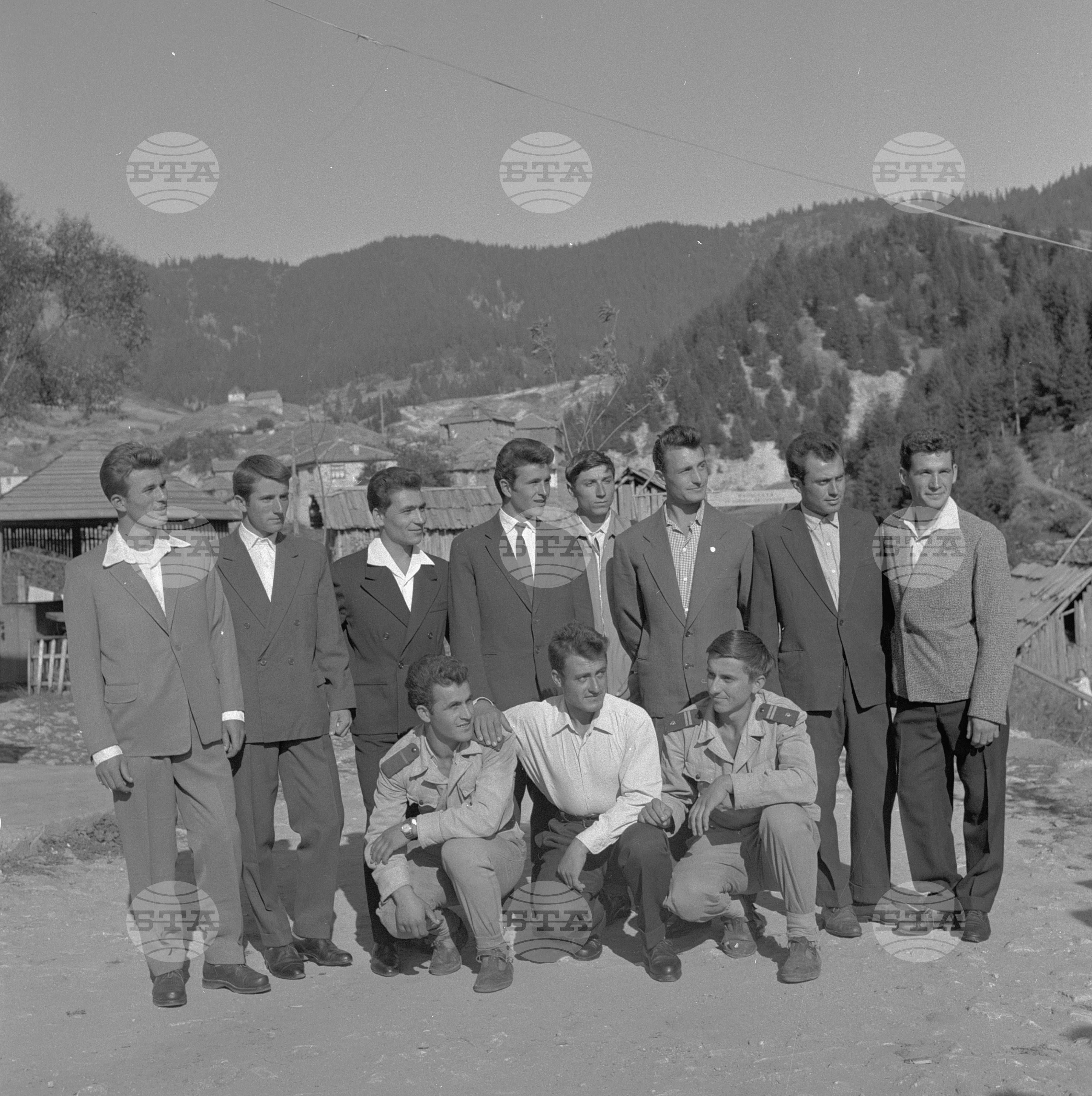 Мирни трудещи се и военнослужещи от Родопите 1963 година