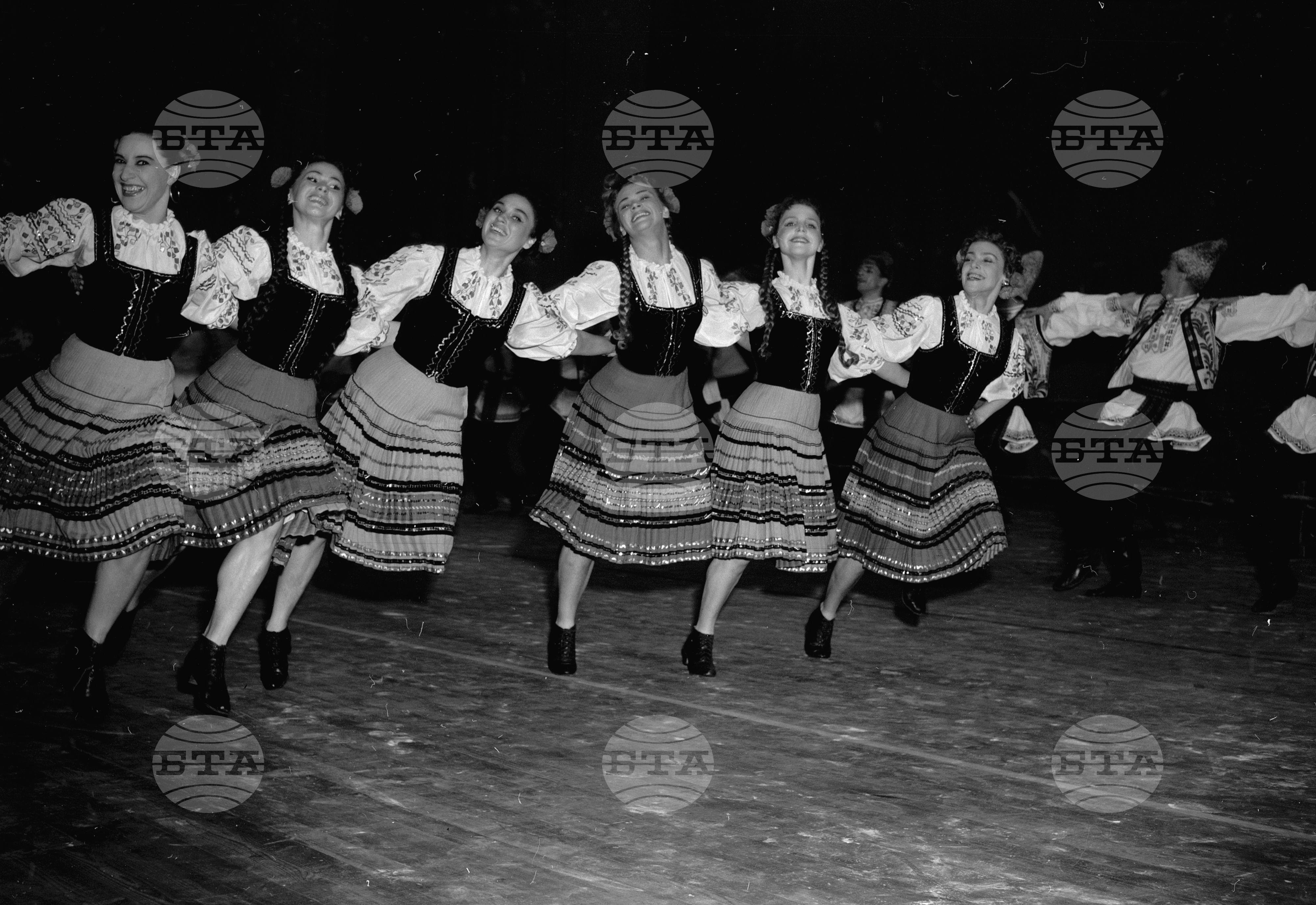 Спектакъл на Държавния ансамбъл за народни танци на СССР в зала "Универсиада" част 2