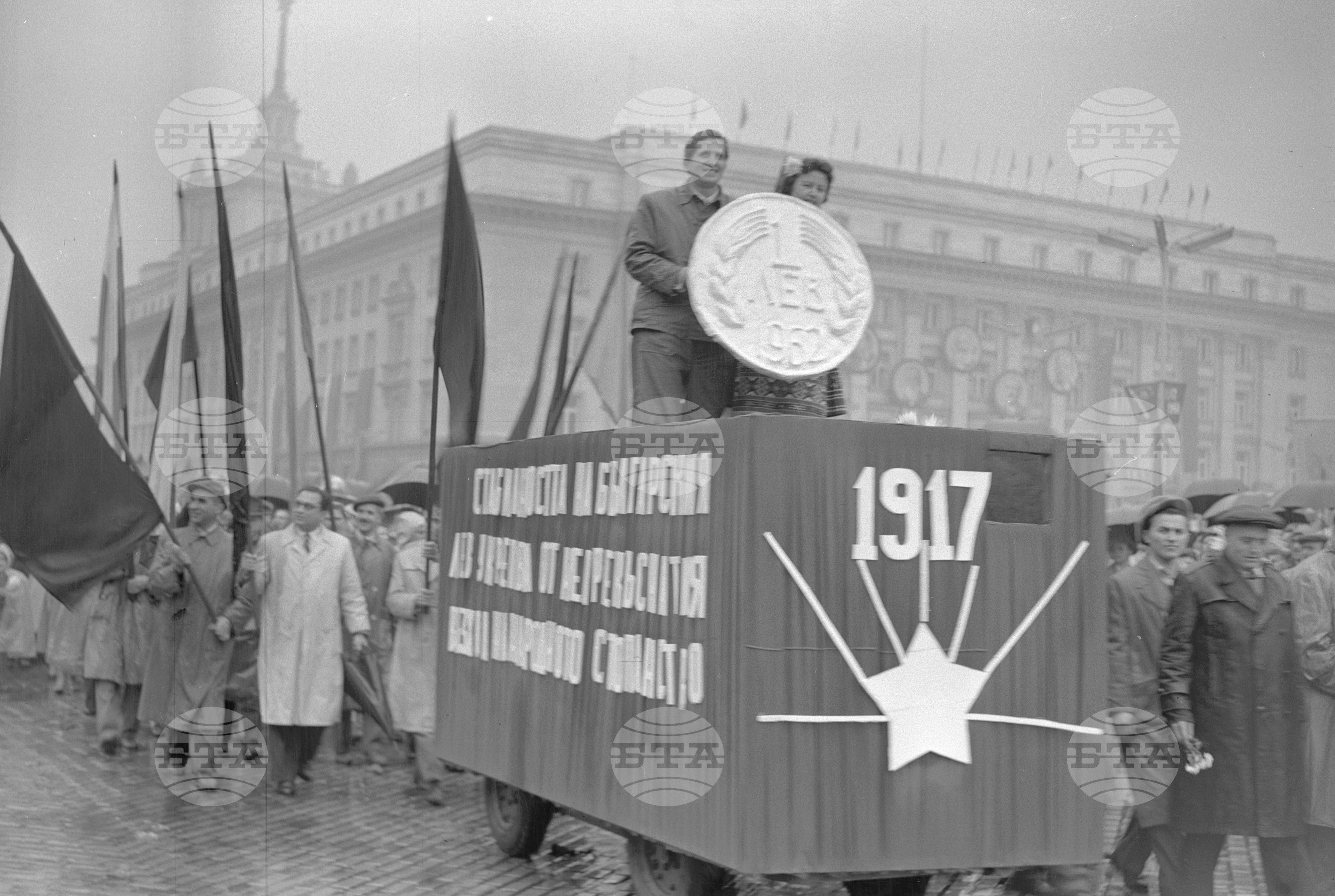 Величествената манифестация на трудещите се в София по случай 44-годишнината от Октомврийската социалистическа революция част 3