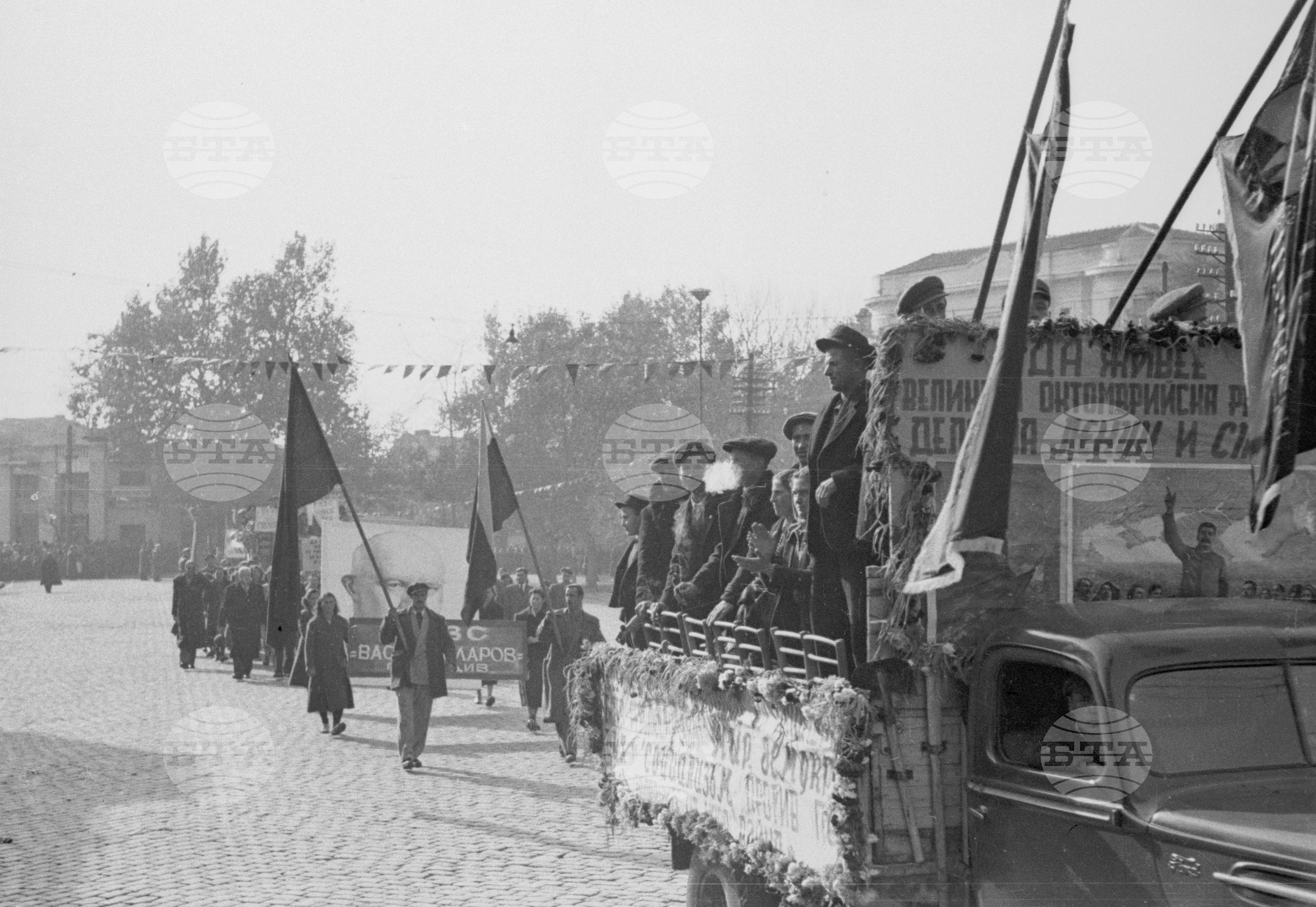 Тържества и празнична манифестация за Великата октомврийска революция 1951 год