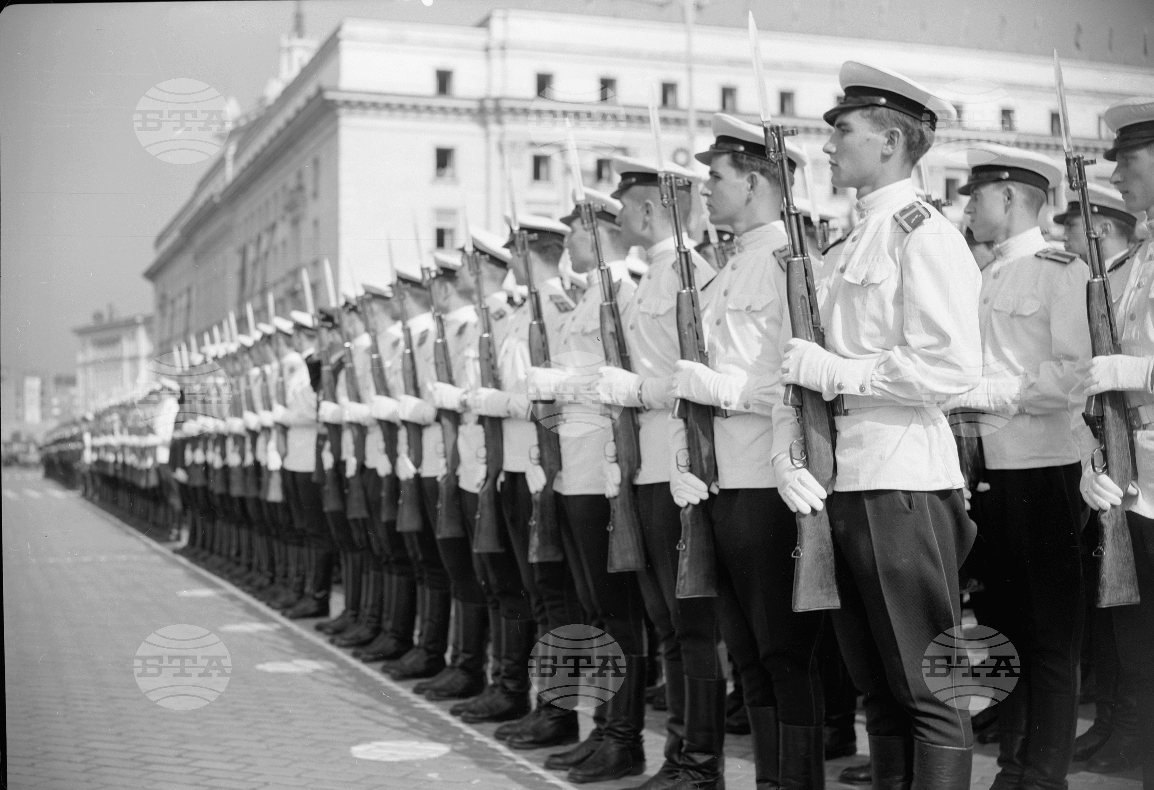 Военен парад и манифестация на трудещите се в София по случай 9-ти септември