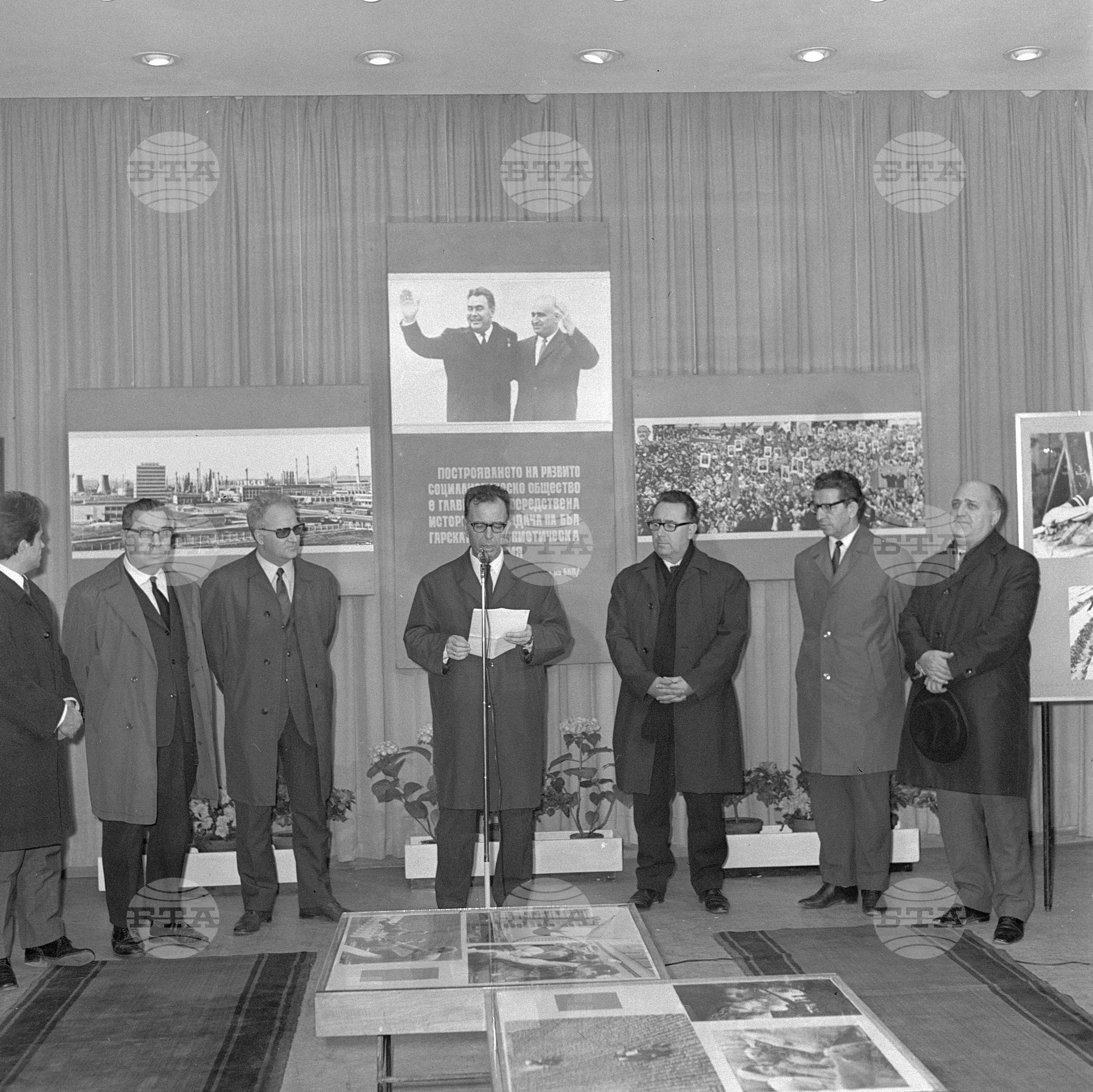 "Години на подем" - изложба на българските фото-журналисти, откриване и разглеждане