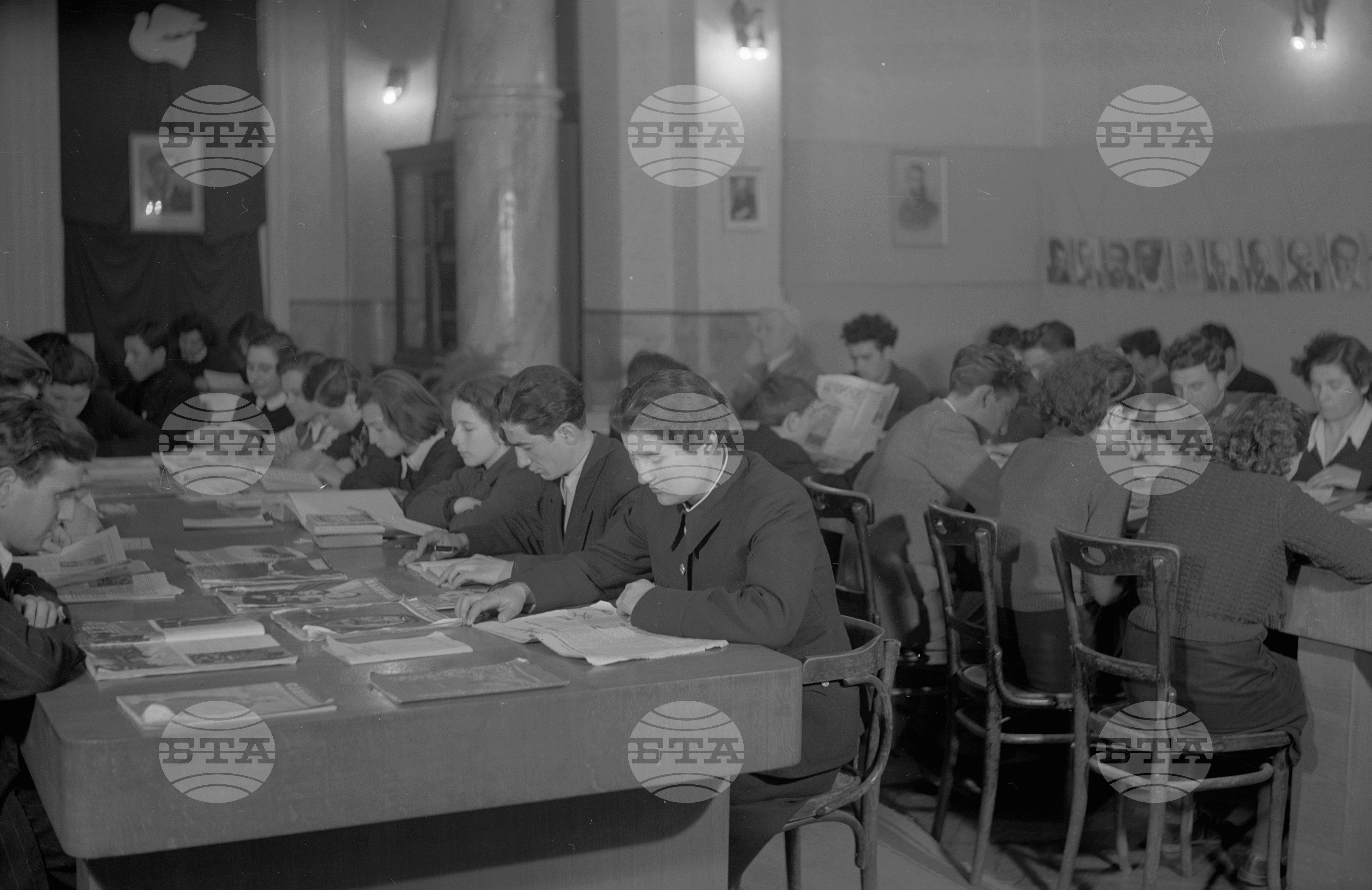 Първата жена локомотивен машинист у нас - 1953 година
