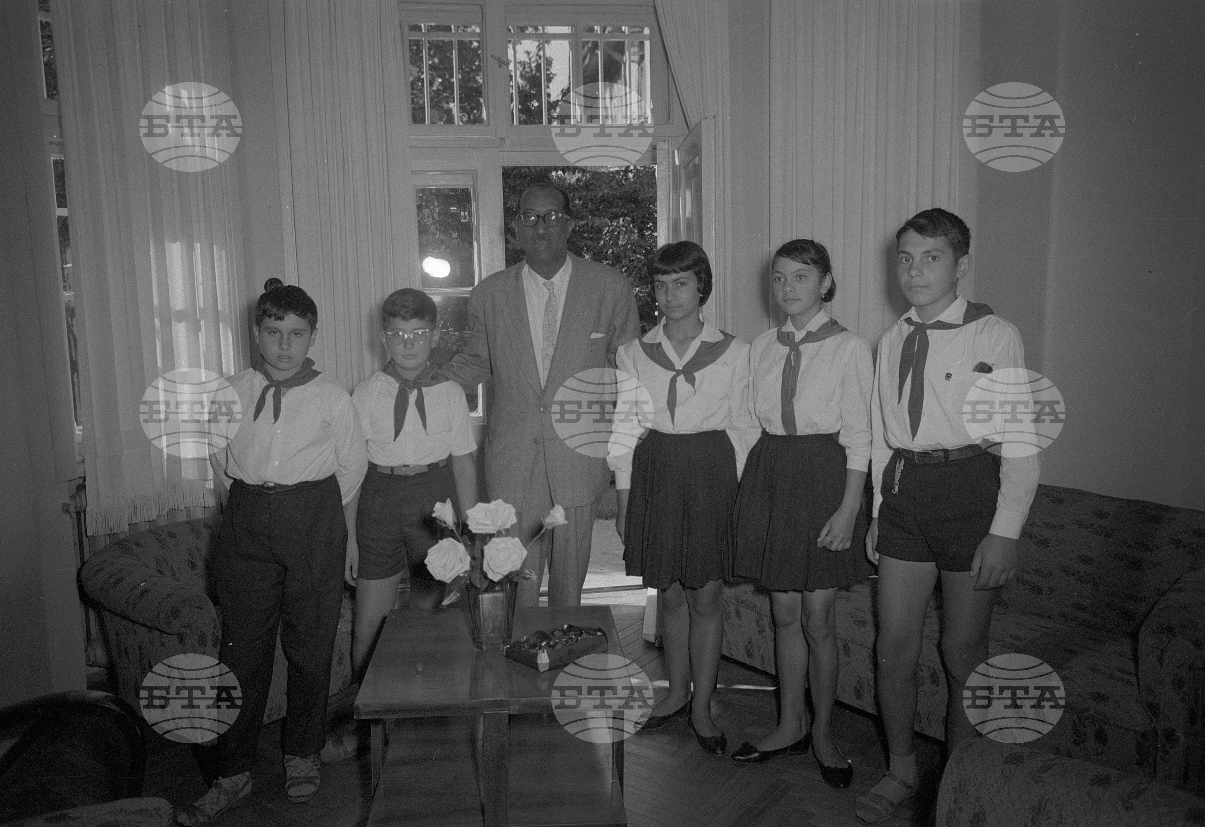 Посещение на пионери от училище "Юрий Гагарин" - София в Кубинското посолство