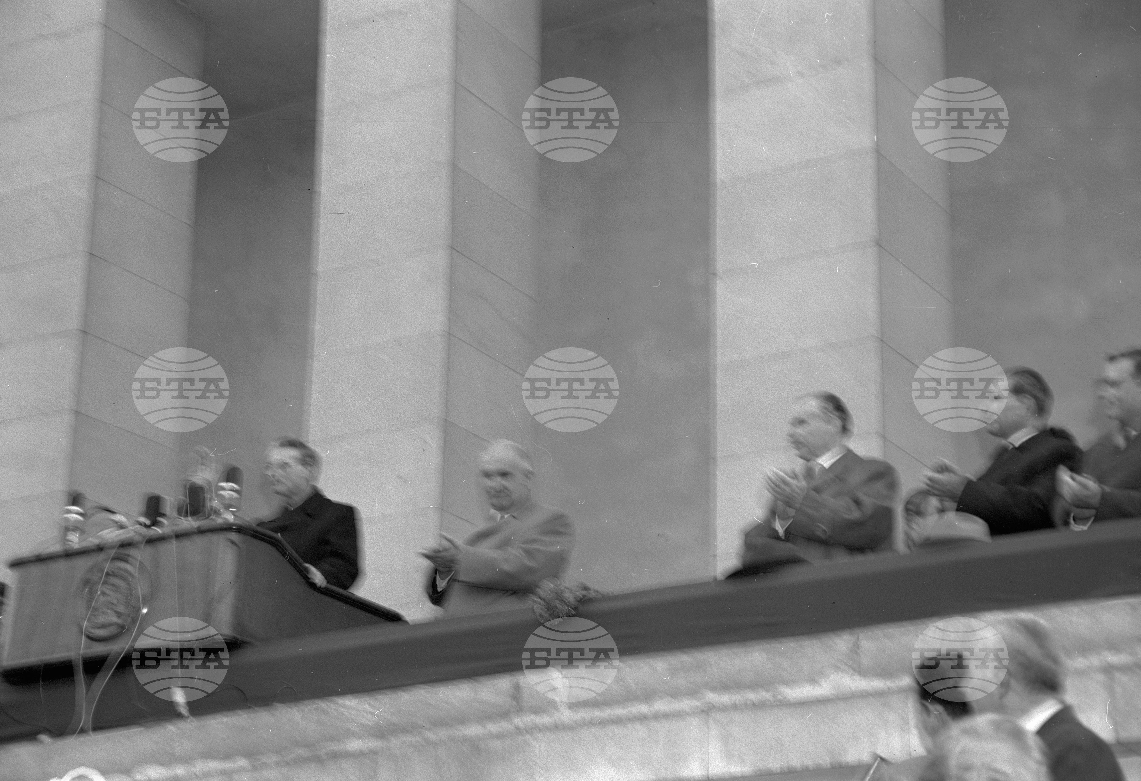 Многохиляден митинг в столицата по случай завършването на Осмия Конгрес на Българската комунистическа партия