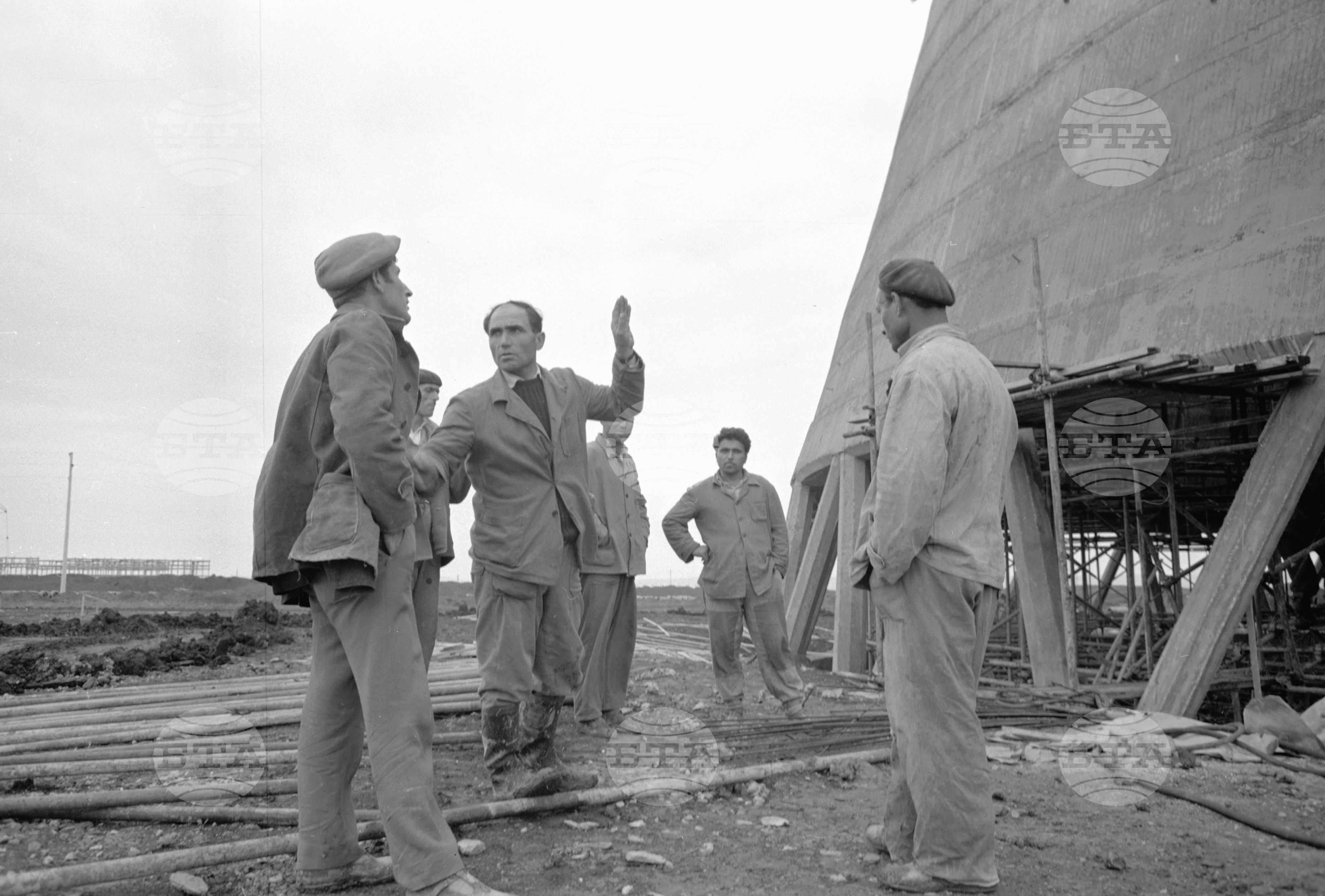На строежа на Нефтопреработвателния завод край Бургас 1962 година част 2