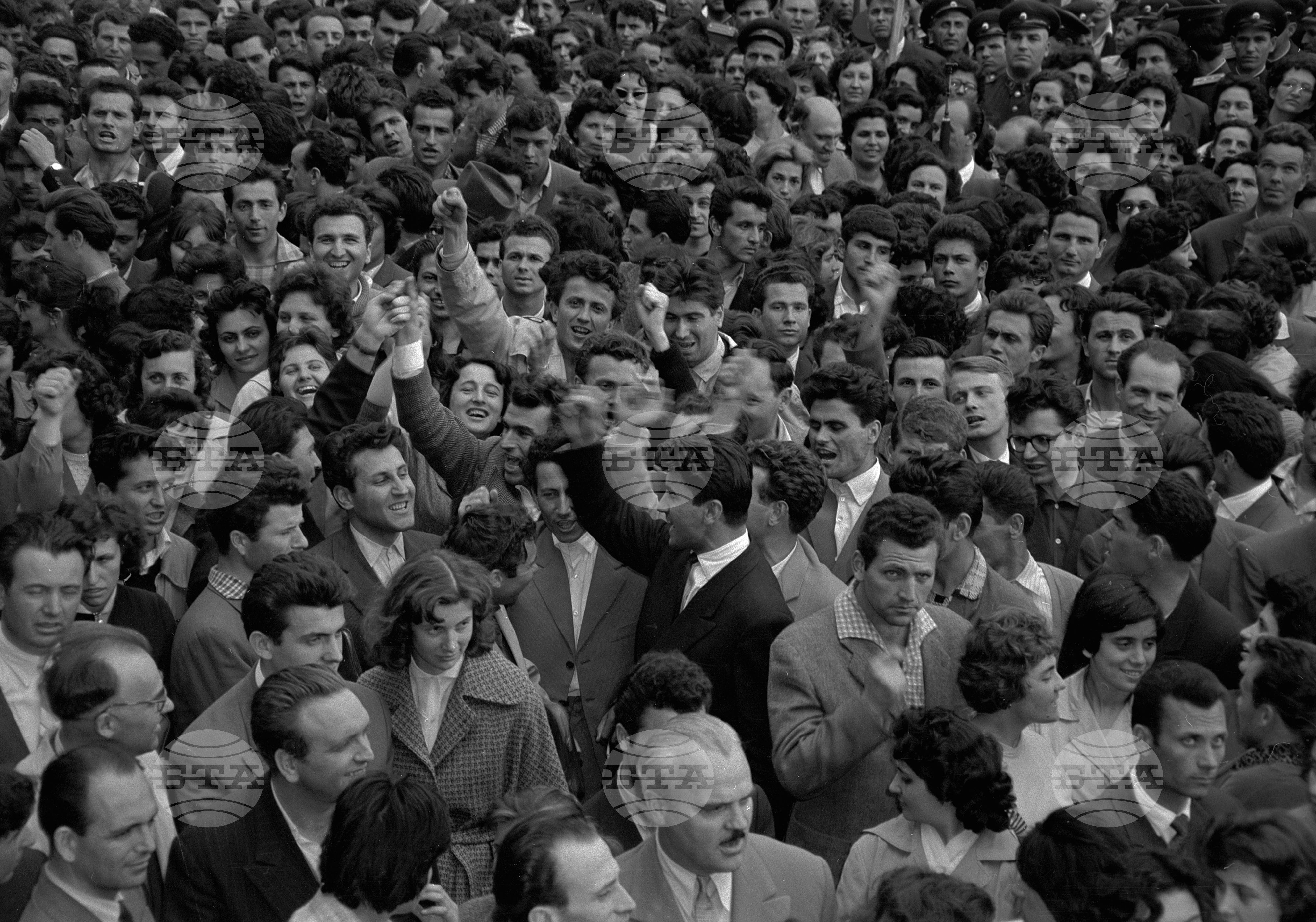 Величественият стохиляден митинг на трудещите се столичани, против агресията в Куба част 2