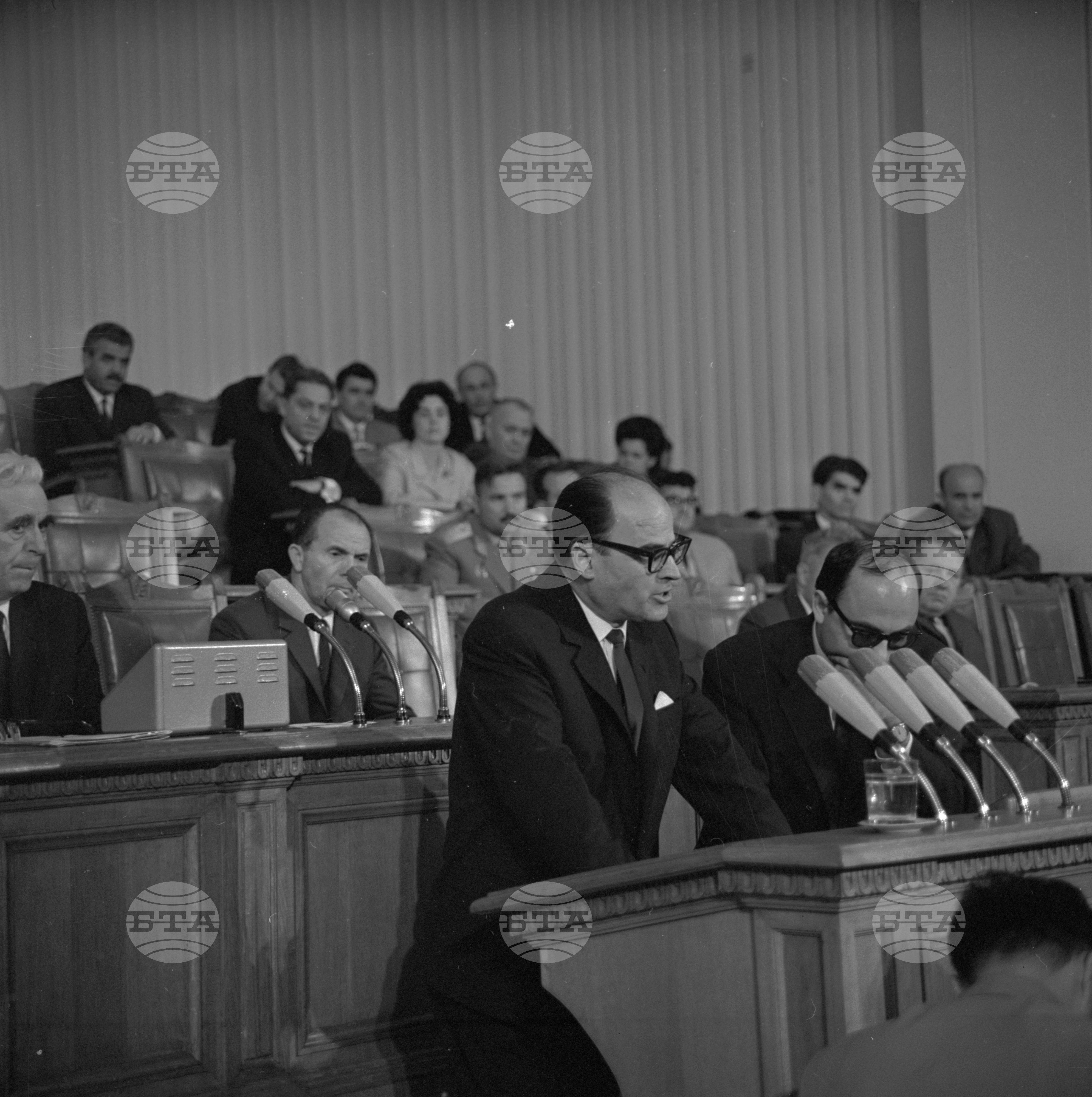 Гръцката парламентарна делегация по време на втората сесия на Петото народно събрание