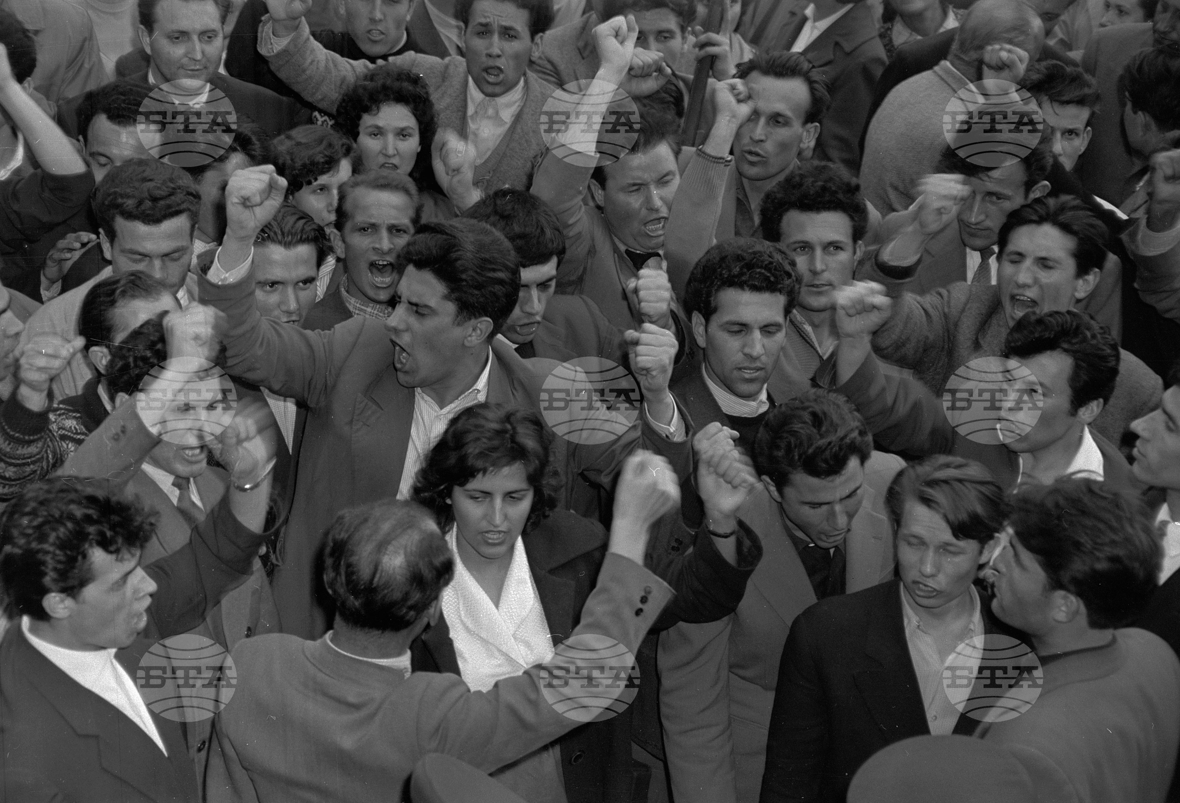 Величественият стохиляден митинг на трудещите се столичани, против агресията в Куба част 2