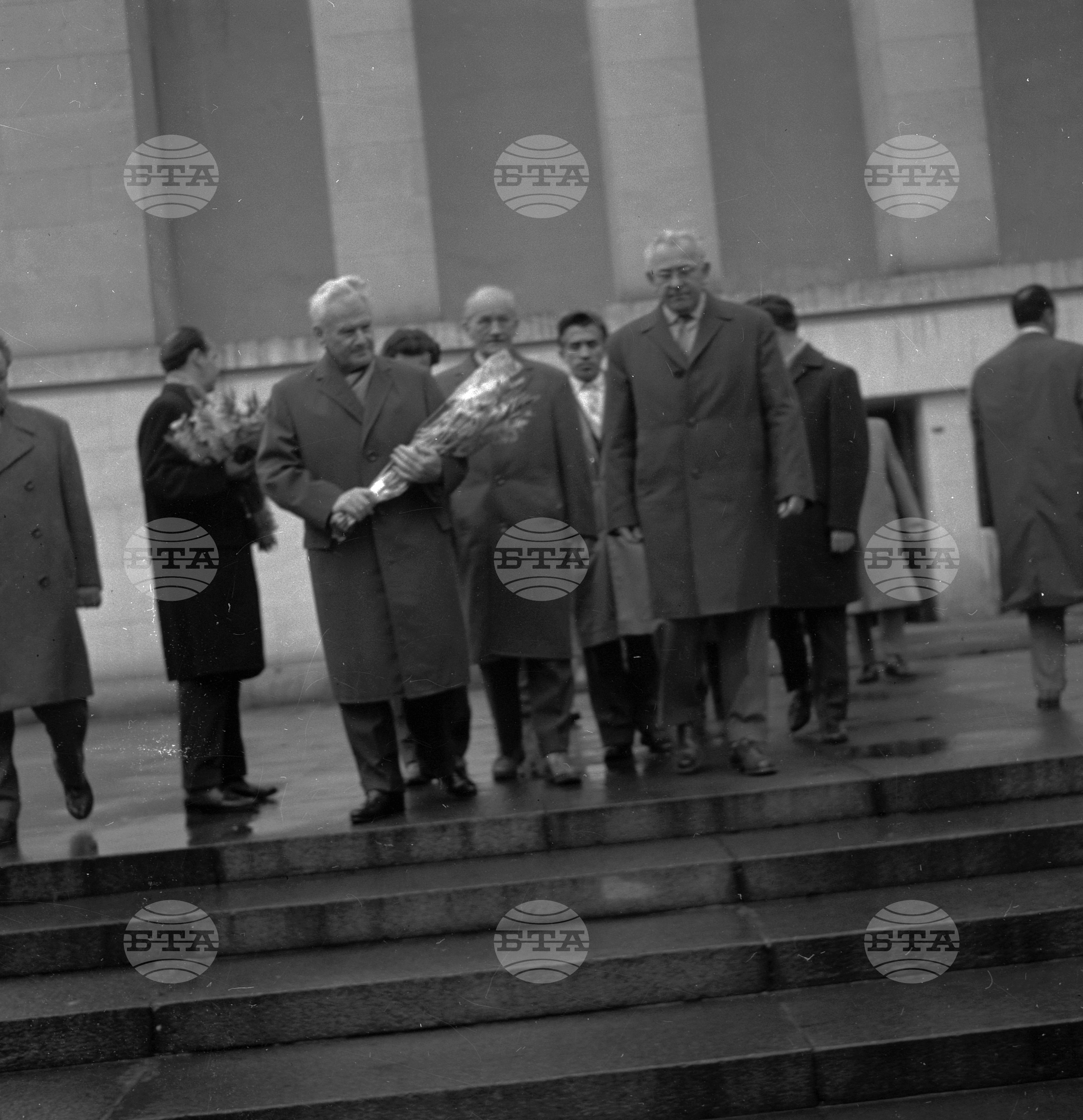 Обща художествена изложба в чест на VIII конгрес на БКП част 2