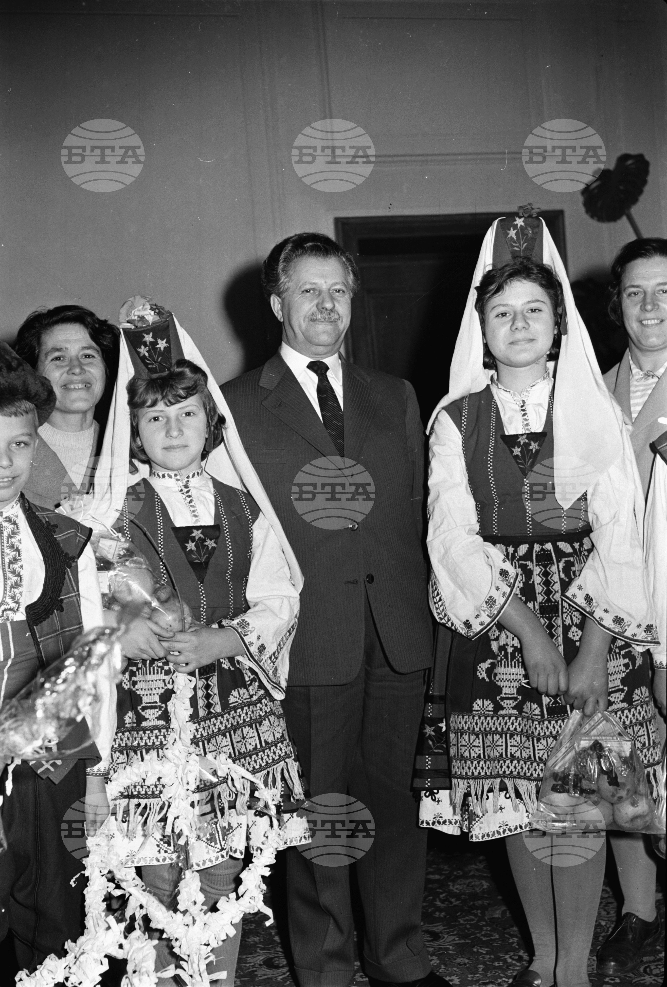 Новогодишно сурвакане в Съветското посолство