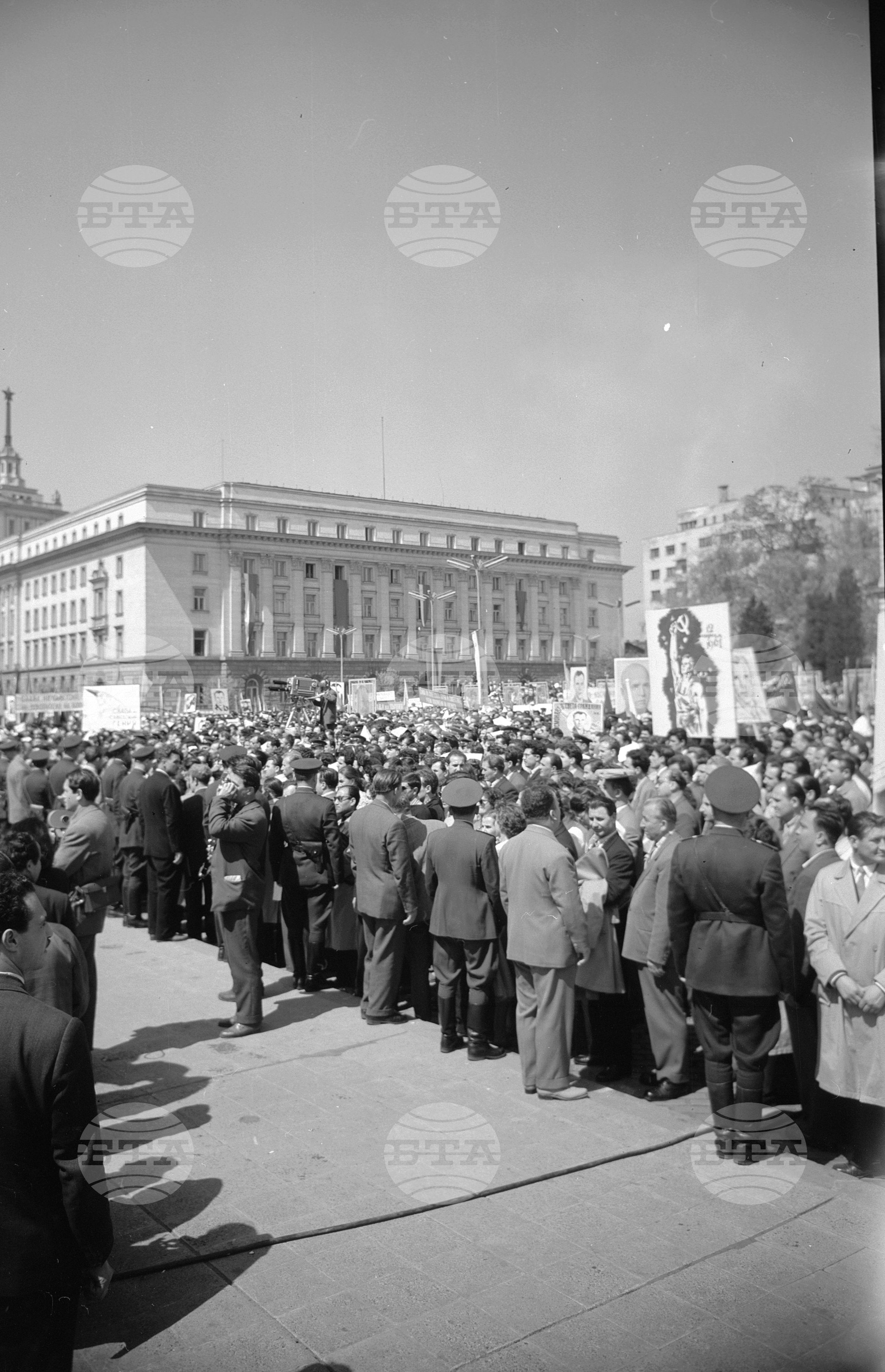 Величествен митинг в София на епохалния подвиг на Съветската наука и техника изпратили в Космоса първия космонавт Ю.А.Гагарин част 2