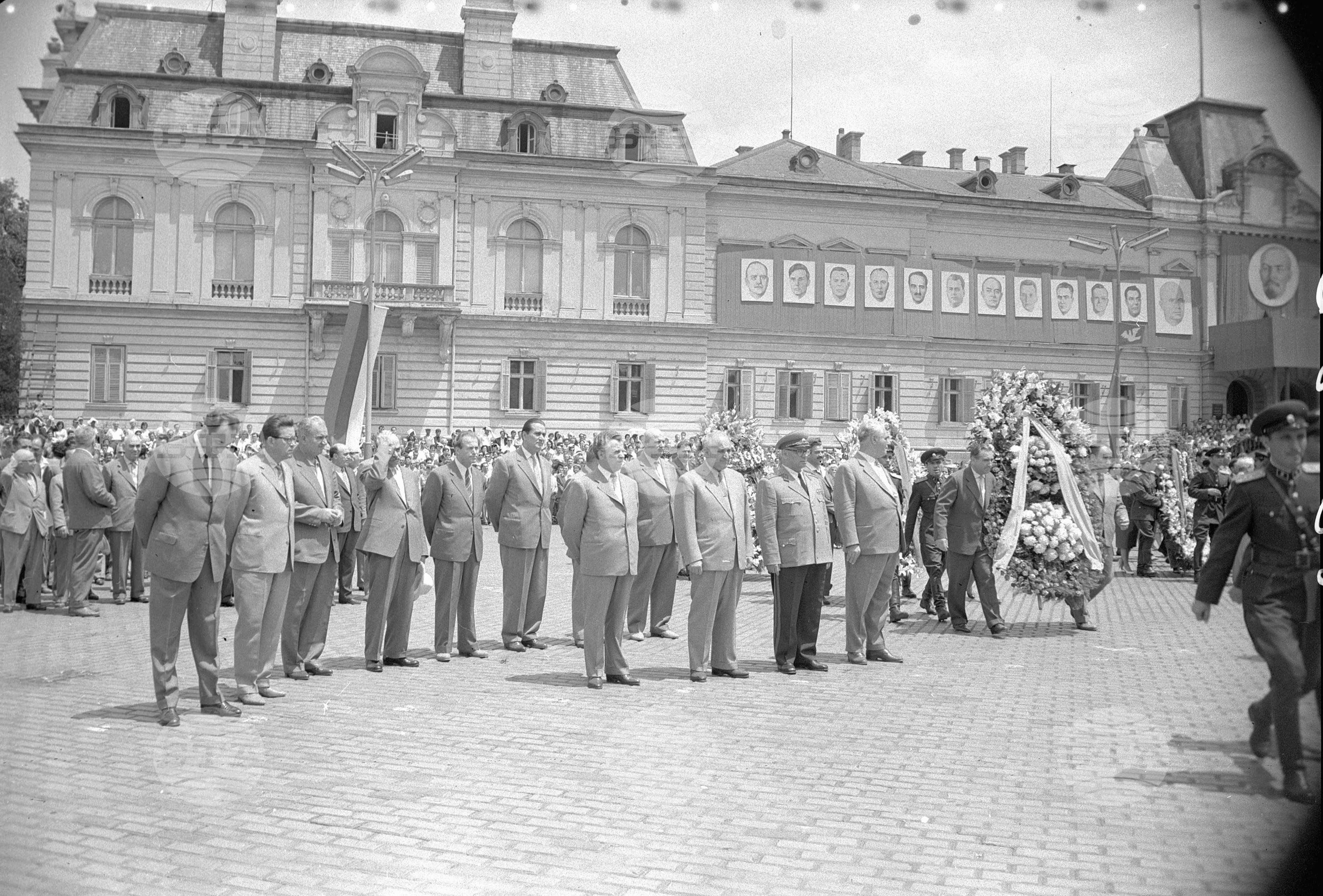 Полагане венци пред мавзолея на Георги Димитров