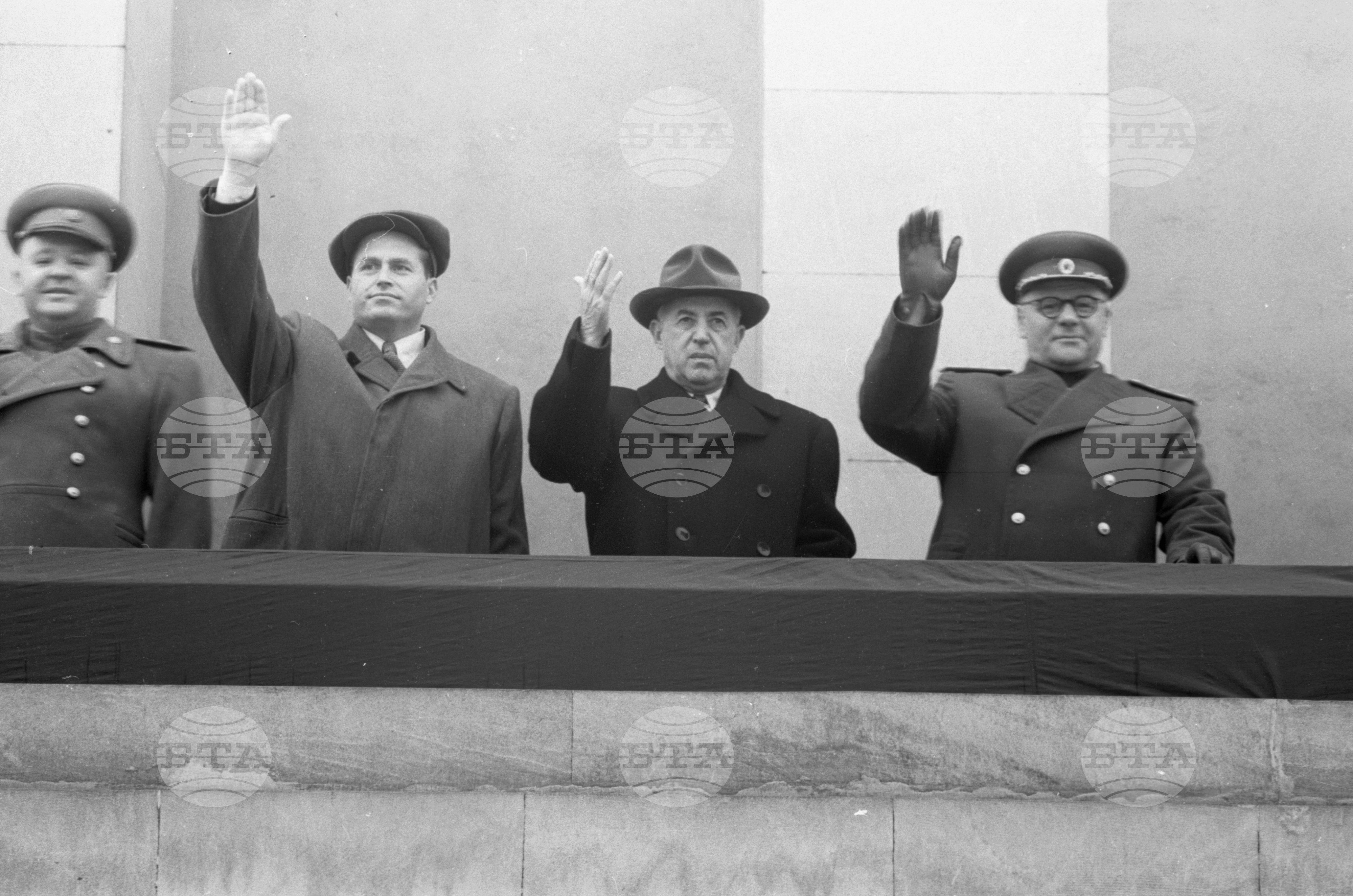 Манифестация на трудещите се от София по случай 36-та годишнина от Великата октомврийска социалистическа революция