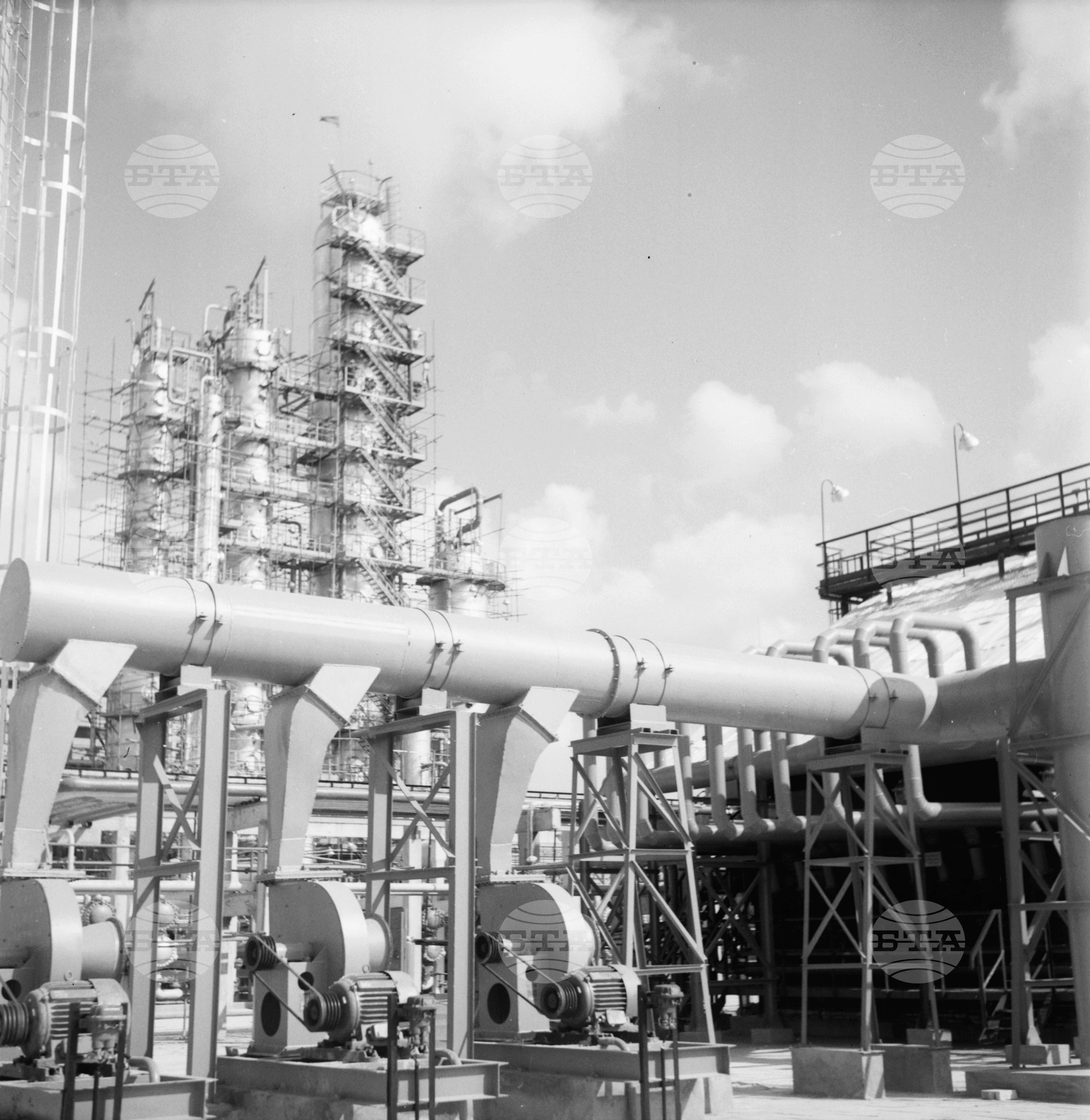 Нефтопреработвателния завод 1963 година