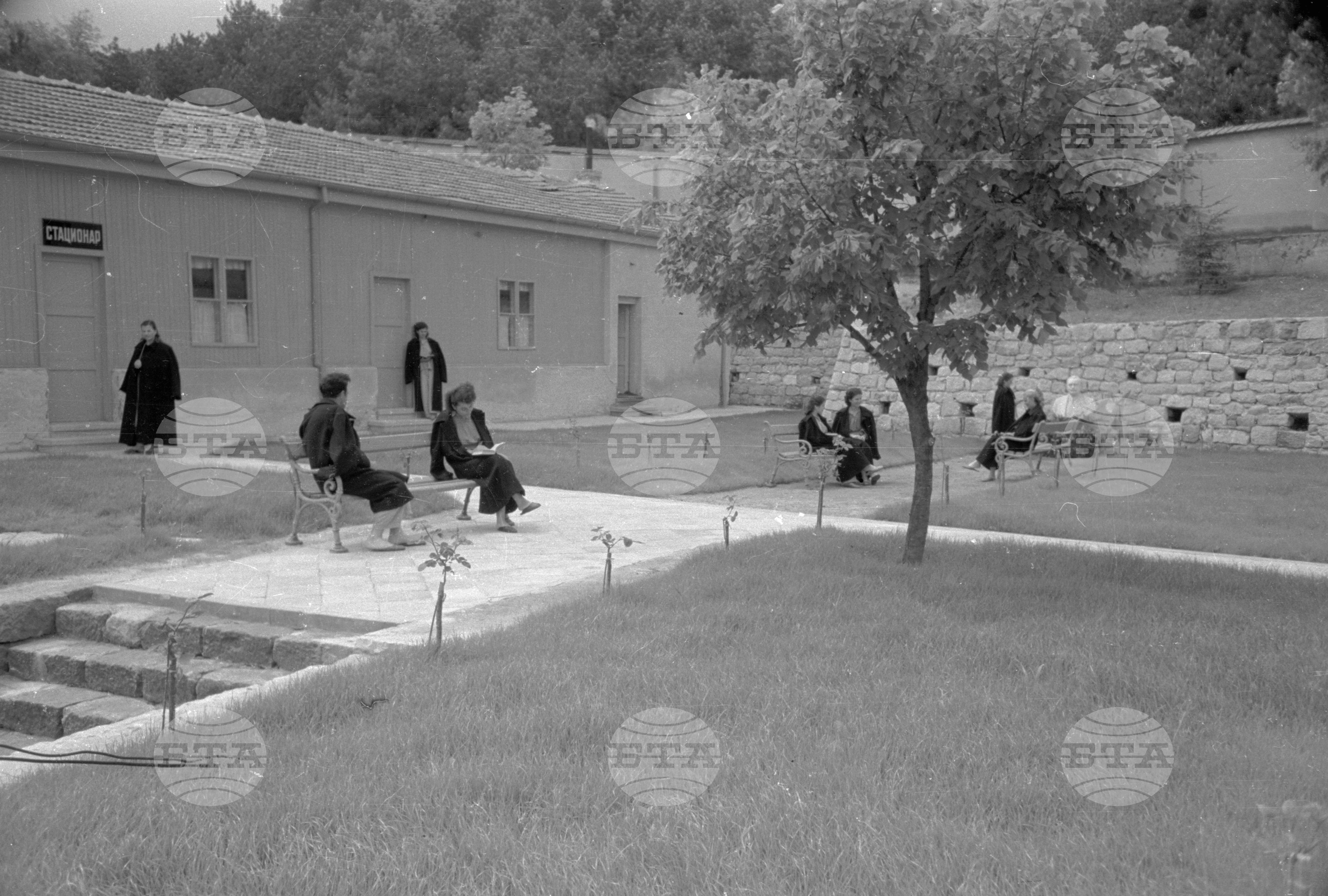 Из живота на работниците във ф-ка „1-ви май“ в Сталин (дн. Варна) - 1953 година