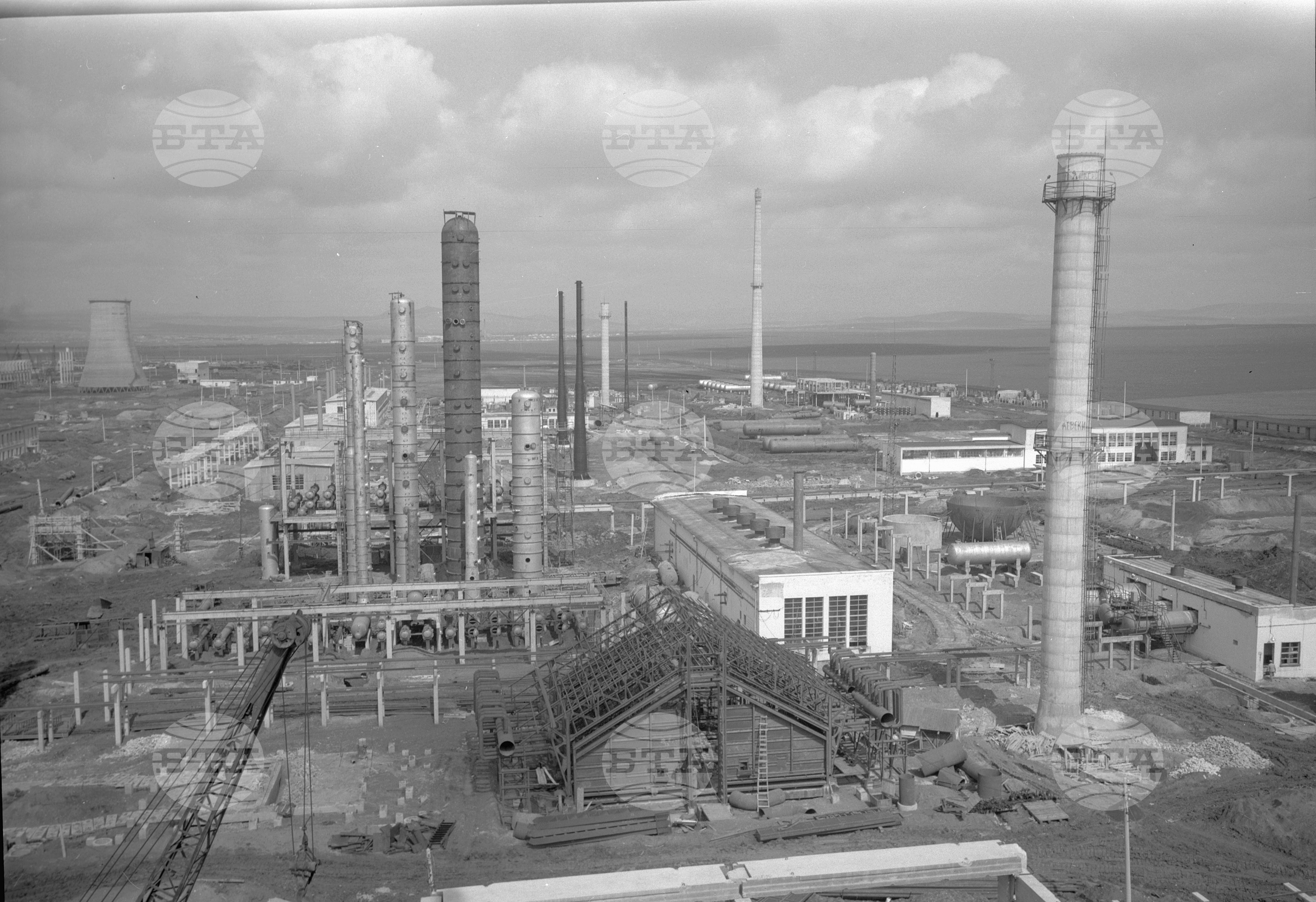 На строежа на нефтопреработвателния завод край Бургас - част 2
