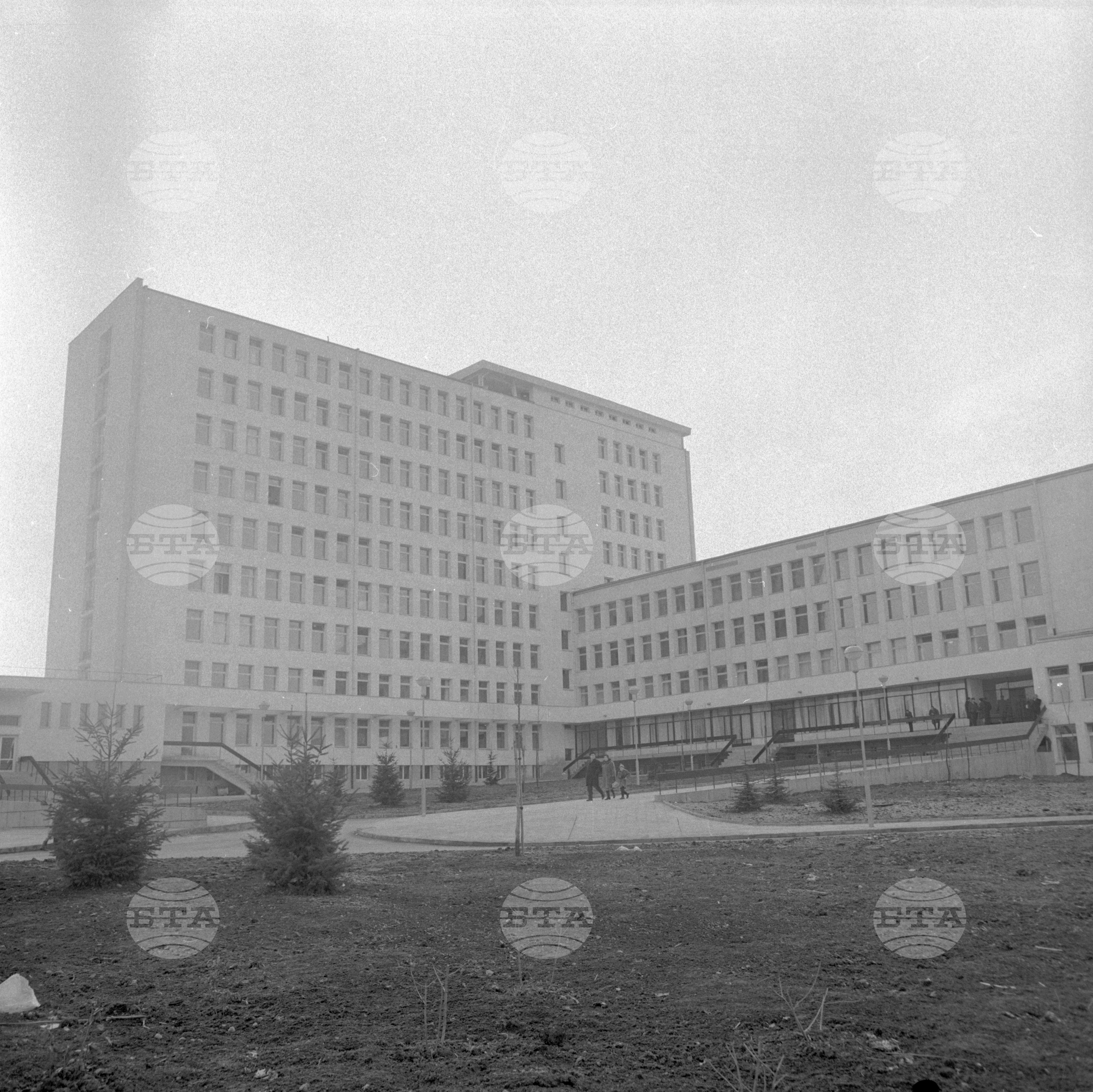 Новата окръжна болница "Рачо Ангелов" (днес УМБАЛ „Света Анна“)