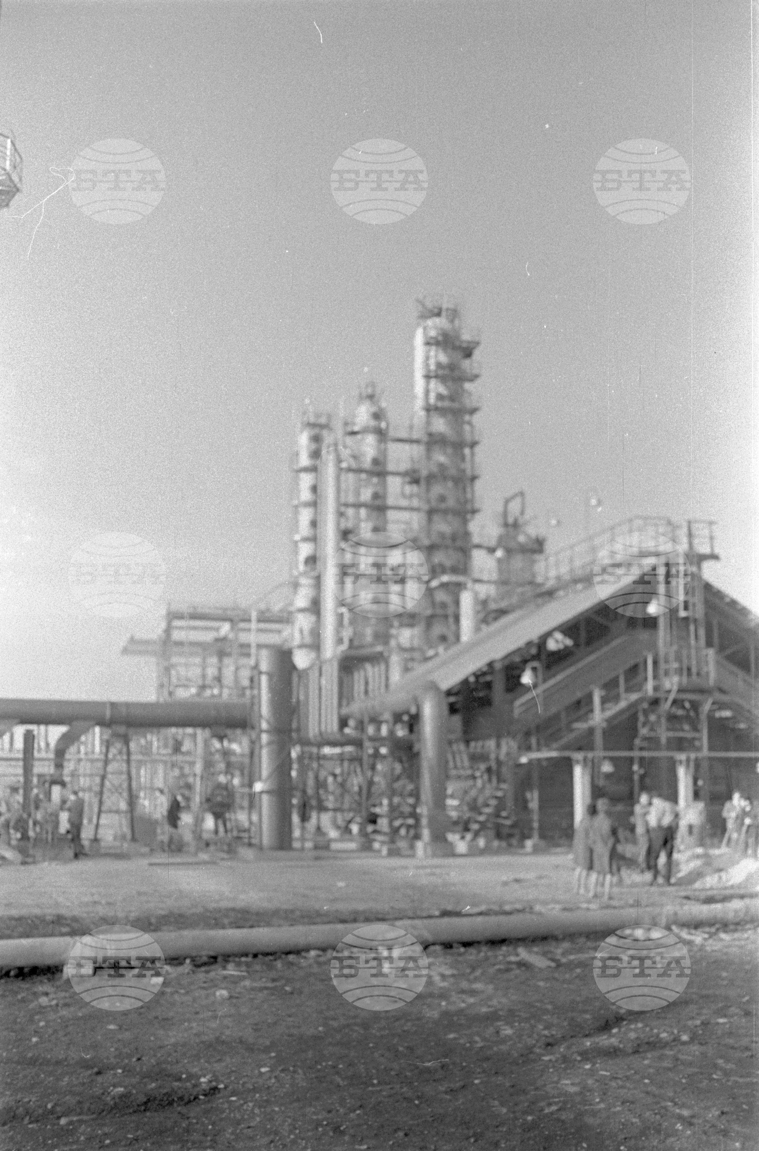 Влиза в пробна експлоатация ІІ-ра атмосферна инсталация на Нефтопреработвателния завод край Бургас