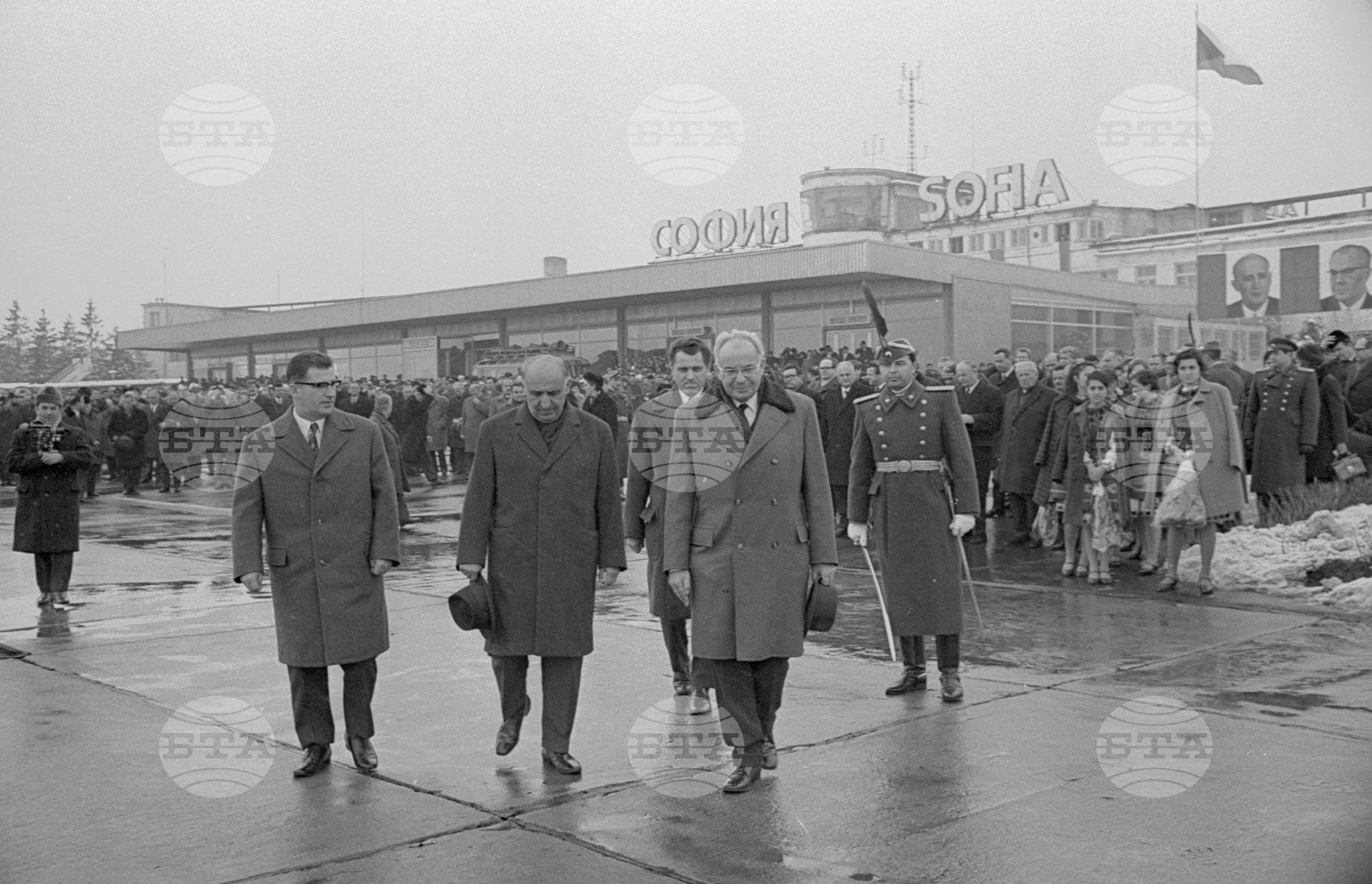 Изпращане на чехословашката партийно - правителствена делегация на аерогара София