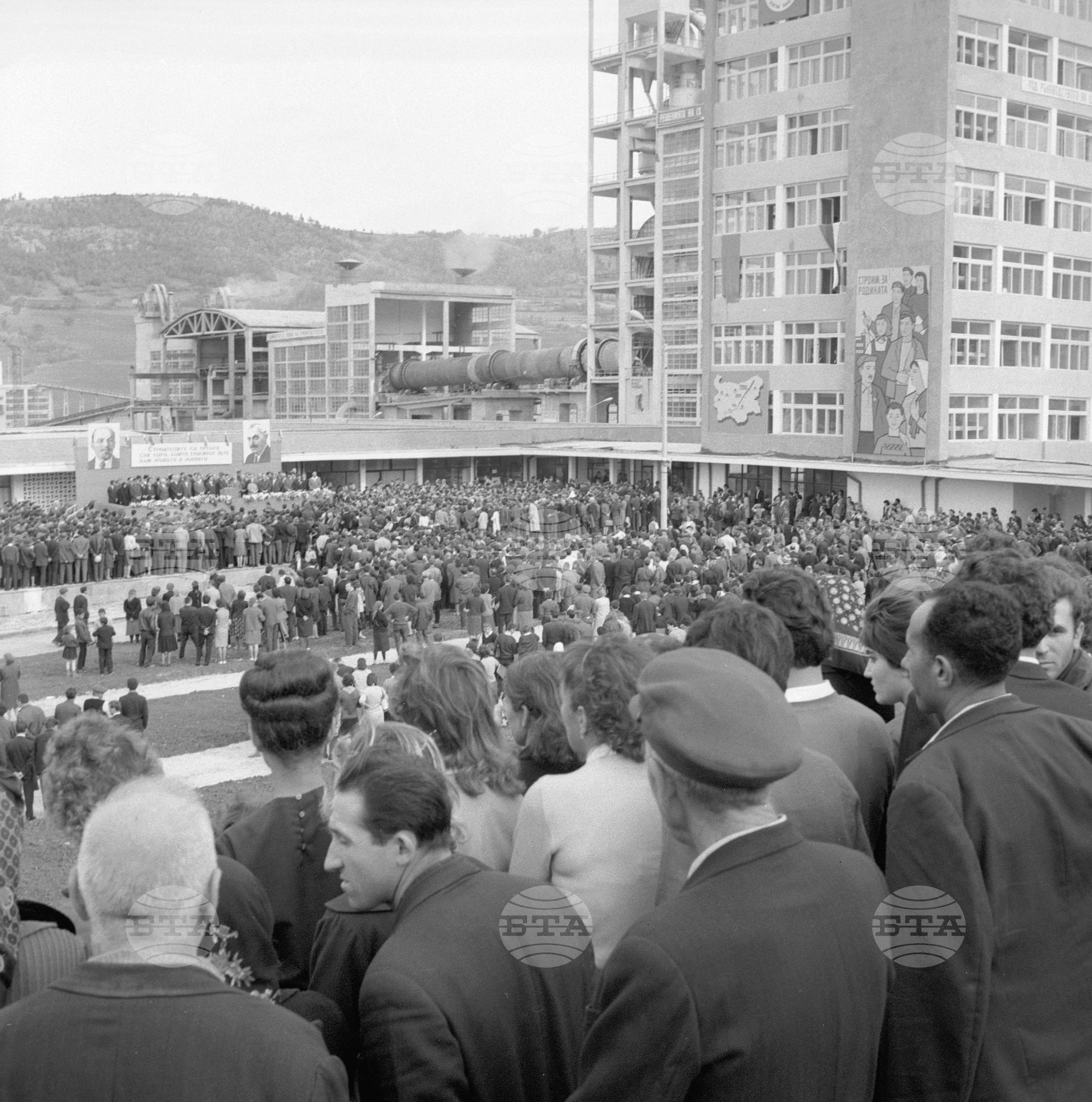 Откриване на ЖП линията Червен бряг - Златна Панега и Циментовия завод край с. Златна Панега