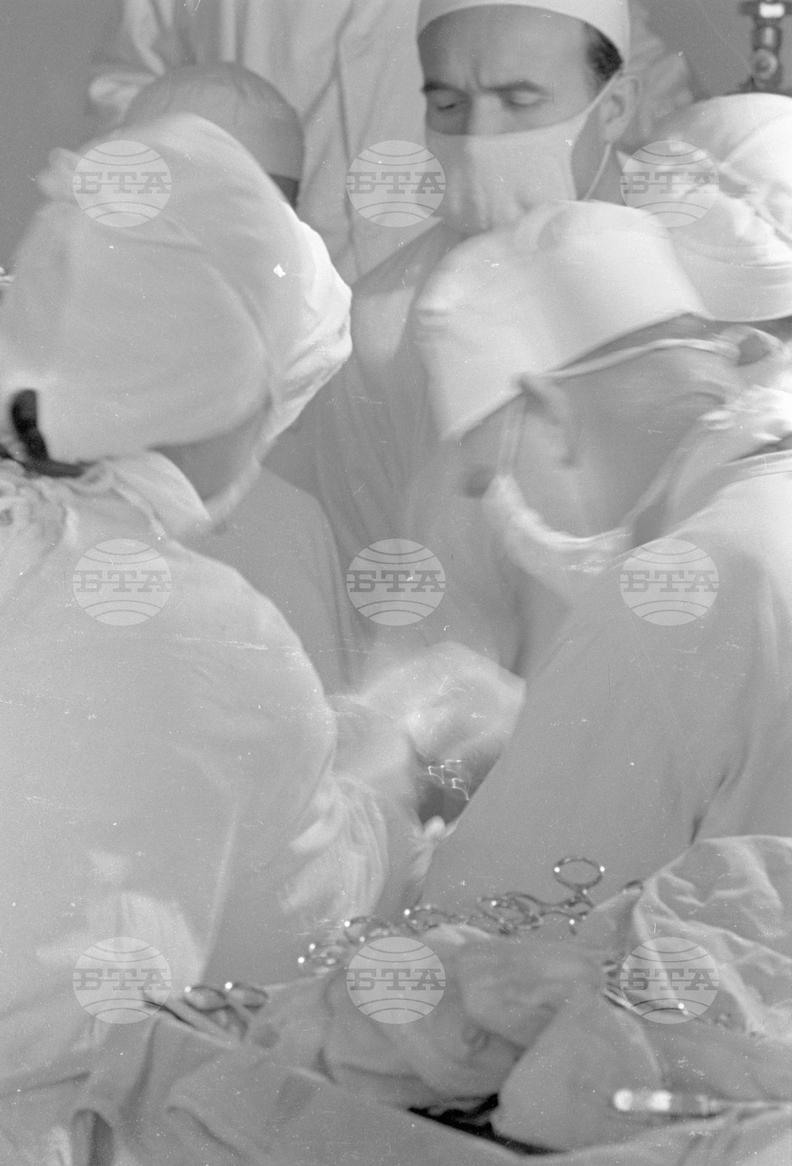 Операция във втората хирургия при Медицинска академия „Вълко Червенков"