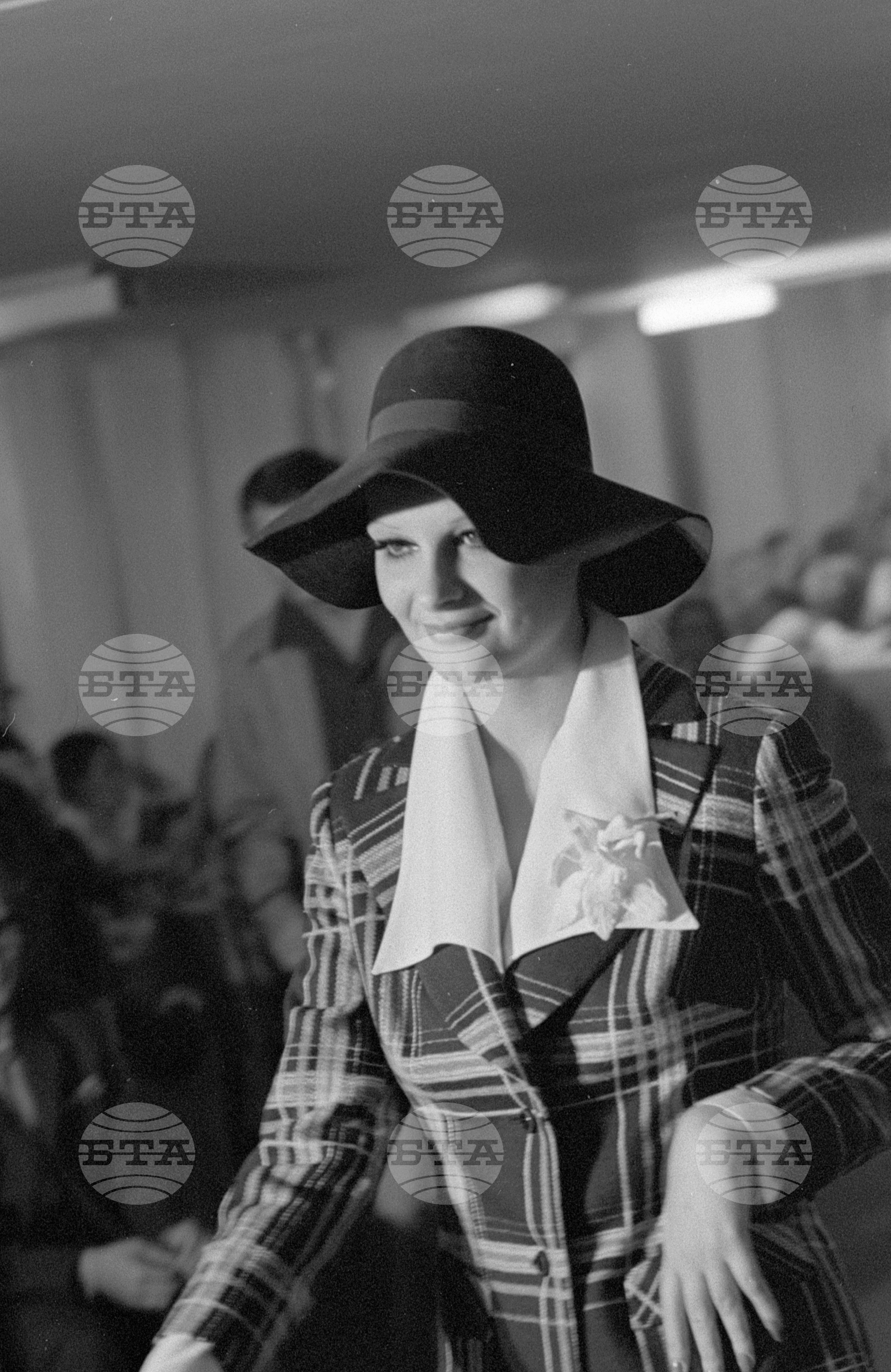 Модели на Центъра за нови стоки и мода (ЦНСМ) сезон 1973-1974 година