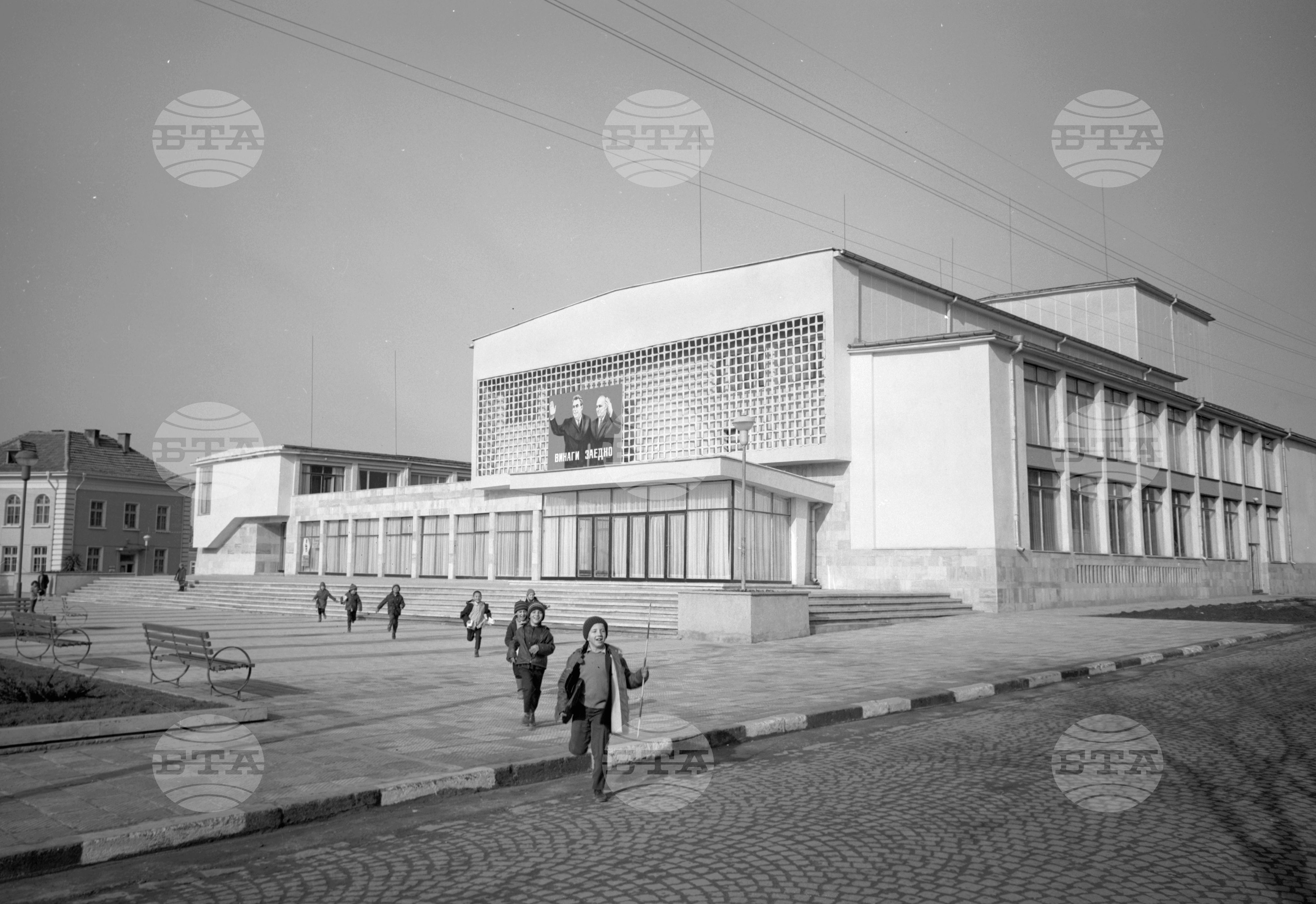 Новият културен дом в град Мизия