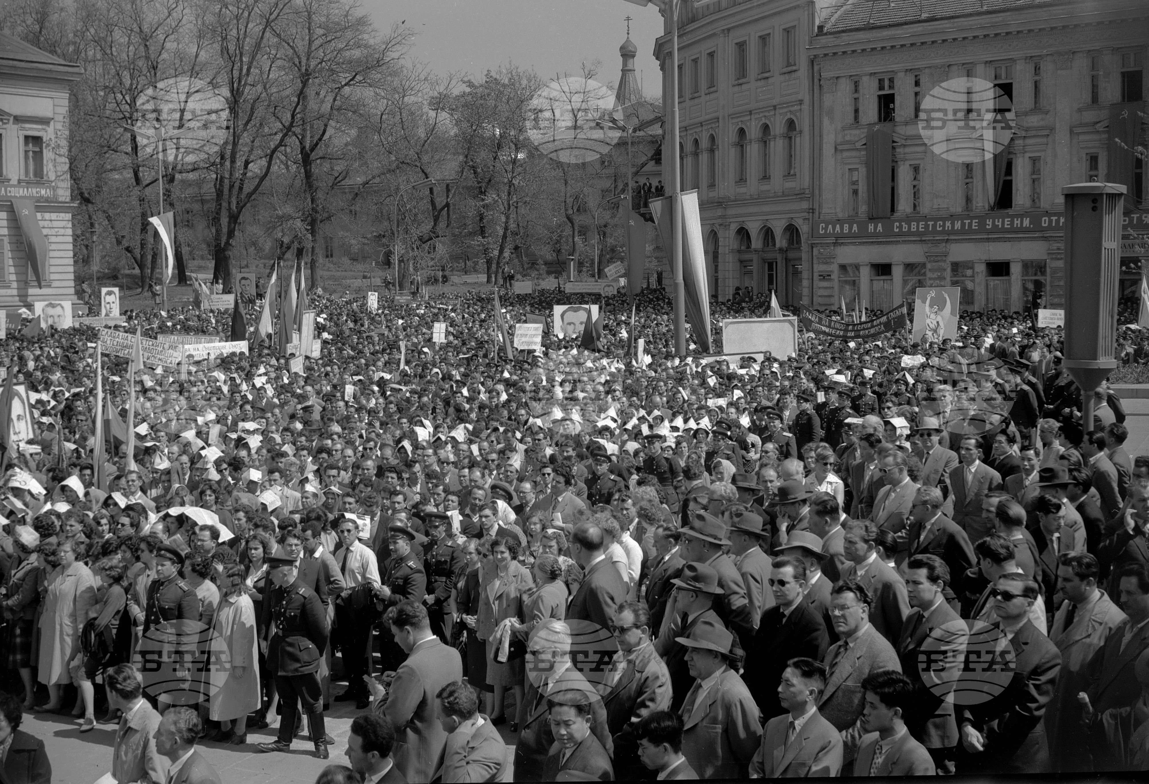 Митинг на трудещите се в София, в чест на първия в света космонавт Ю.А.Гагарин