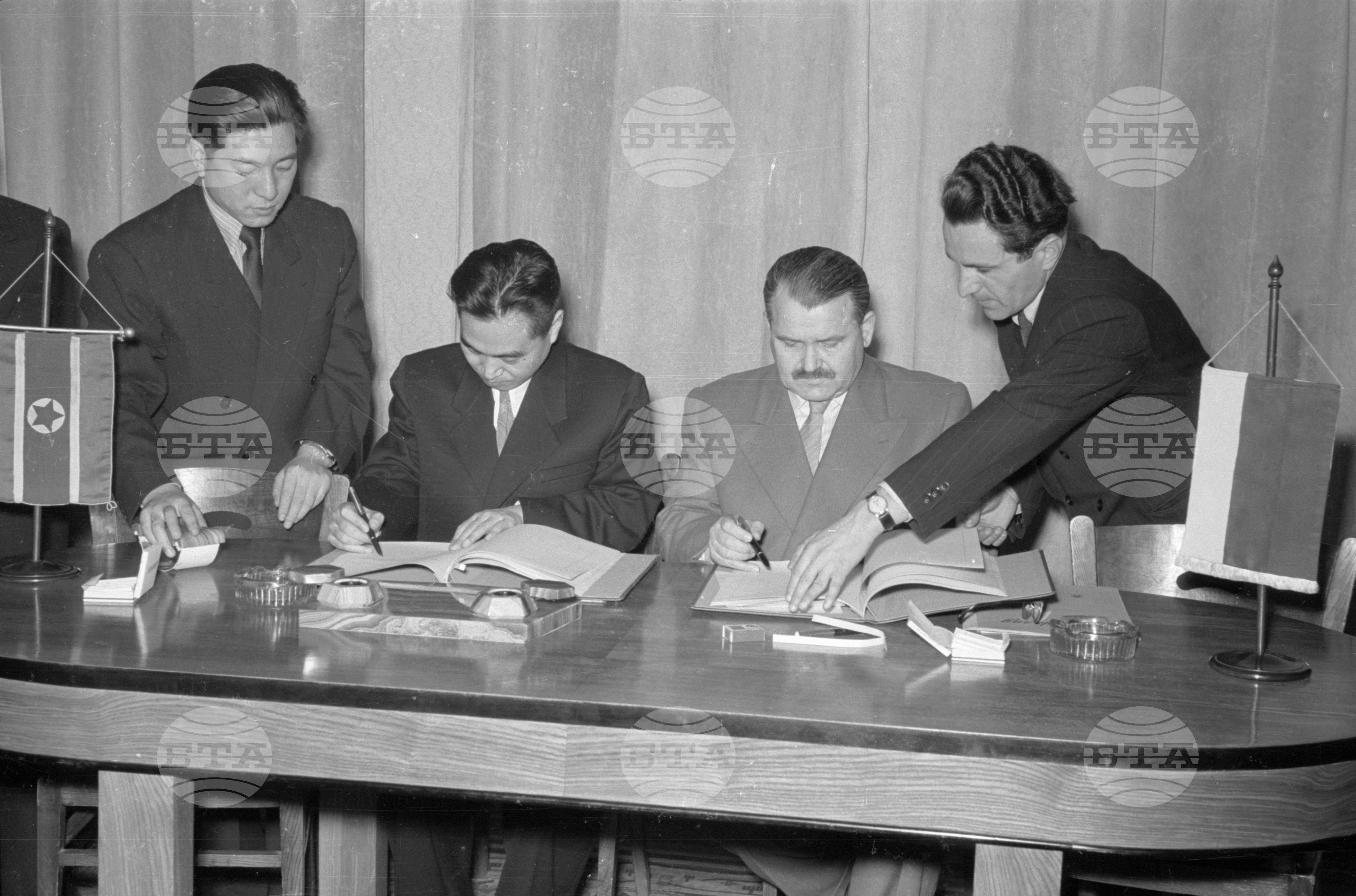 Подписване на спогодбата за стокообмен и плащания през 1957 година между Народна република България и Корейската народнодемократична република