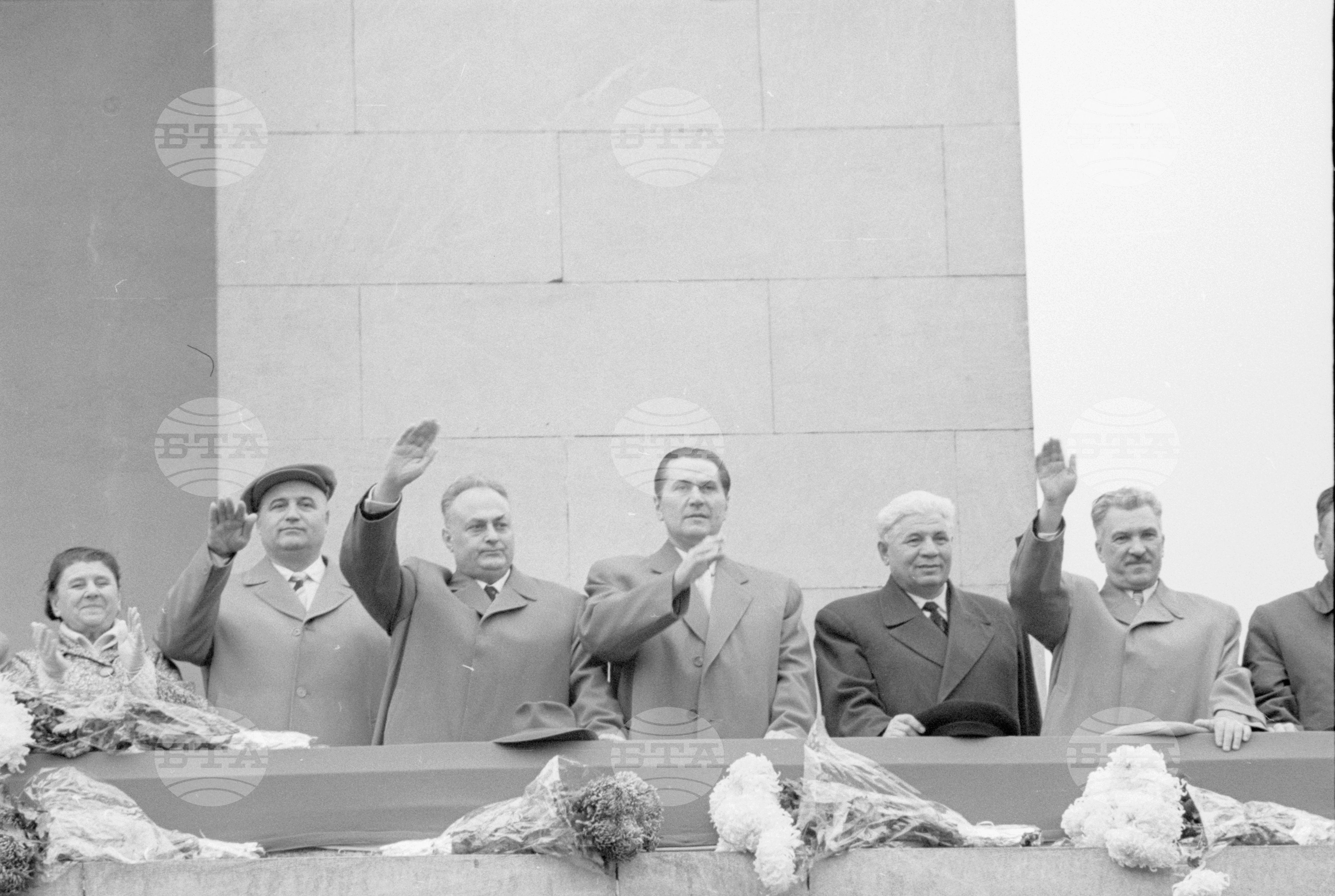 Възторжена манифестация на софийските трудещи се по случай 45-годишнината на Великата октомврийска социалистическа революция част 2