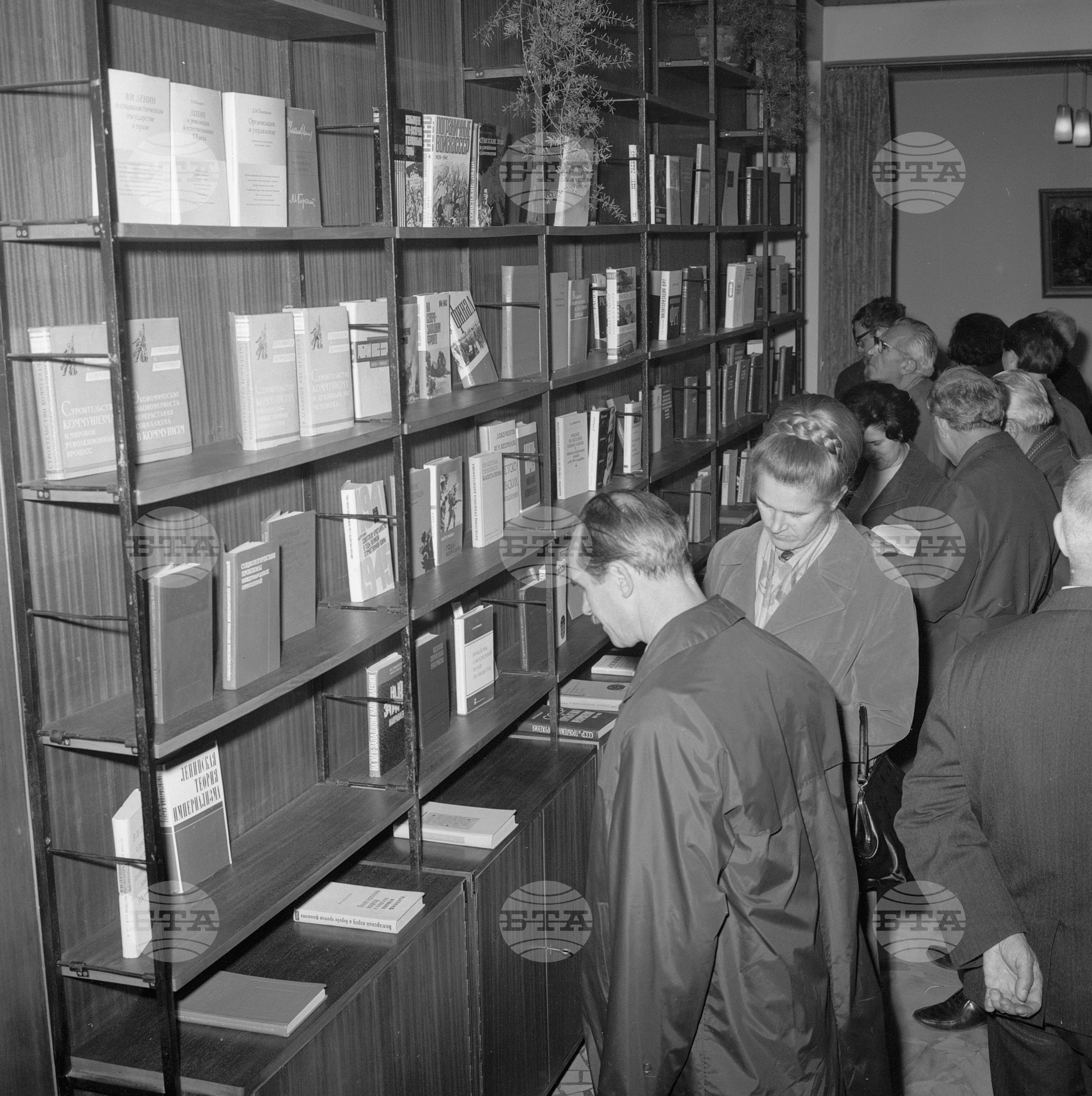 Откриване изложба на съветската академична книга