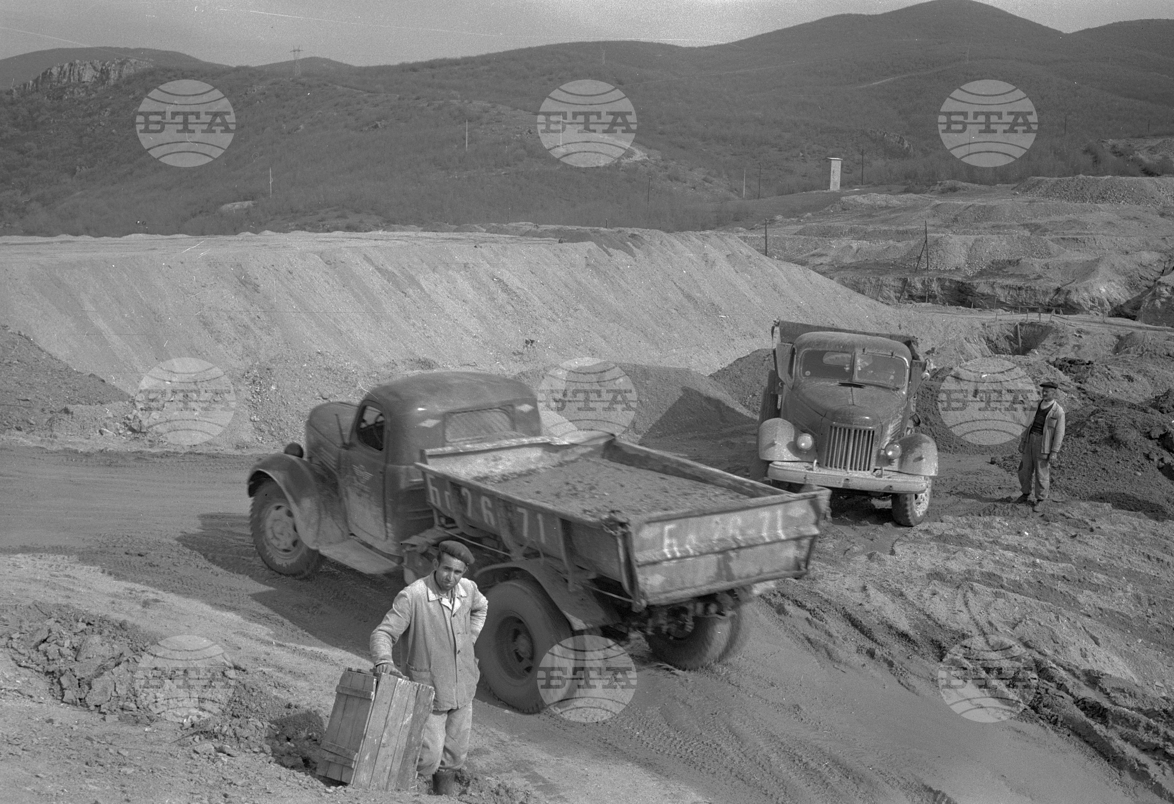 На строежа на язовир "Жребчево", Сливенски окръг - 1963 година
