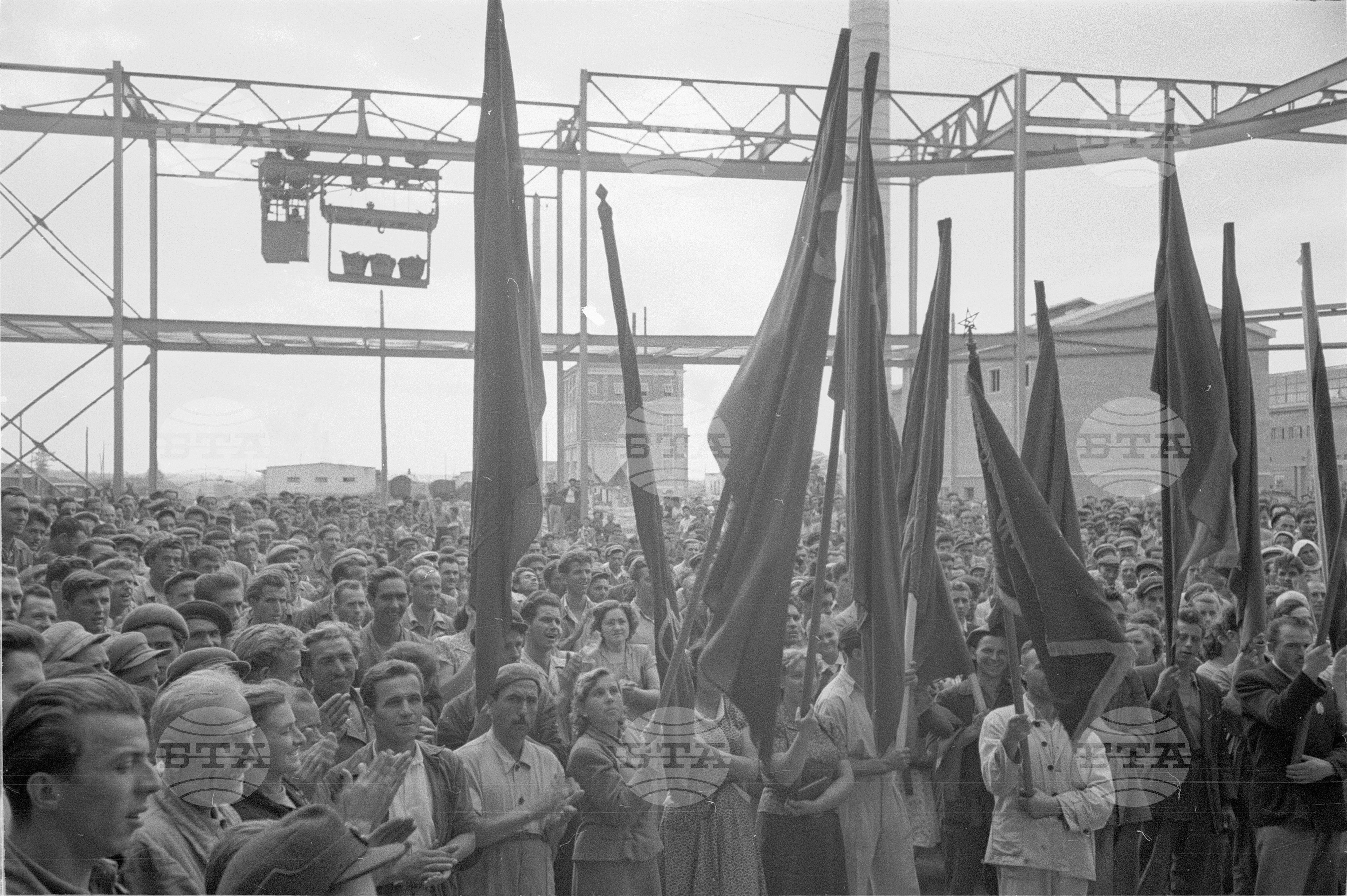 Държавен металургичен завод „Ленин“ - 1953 година - отливане на първата българска стомана