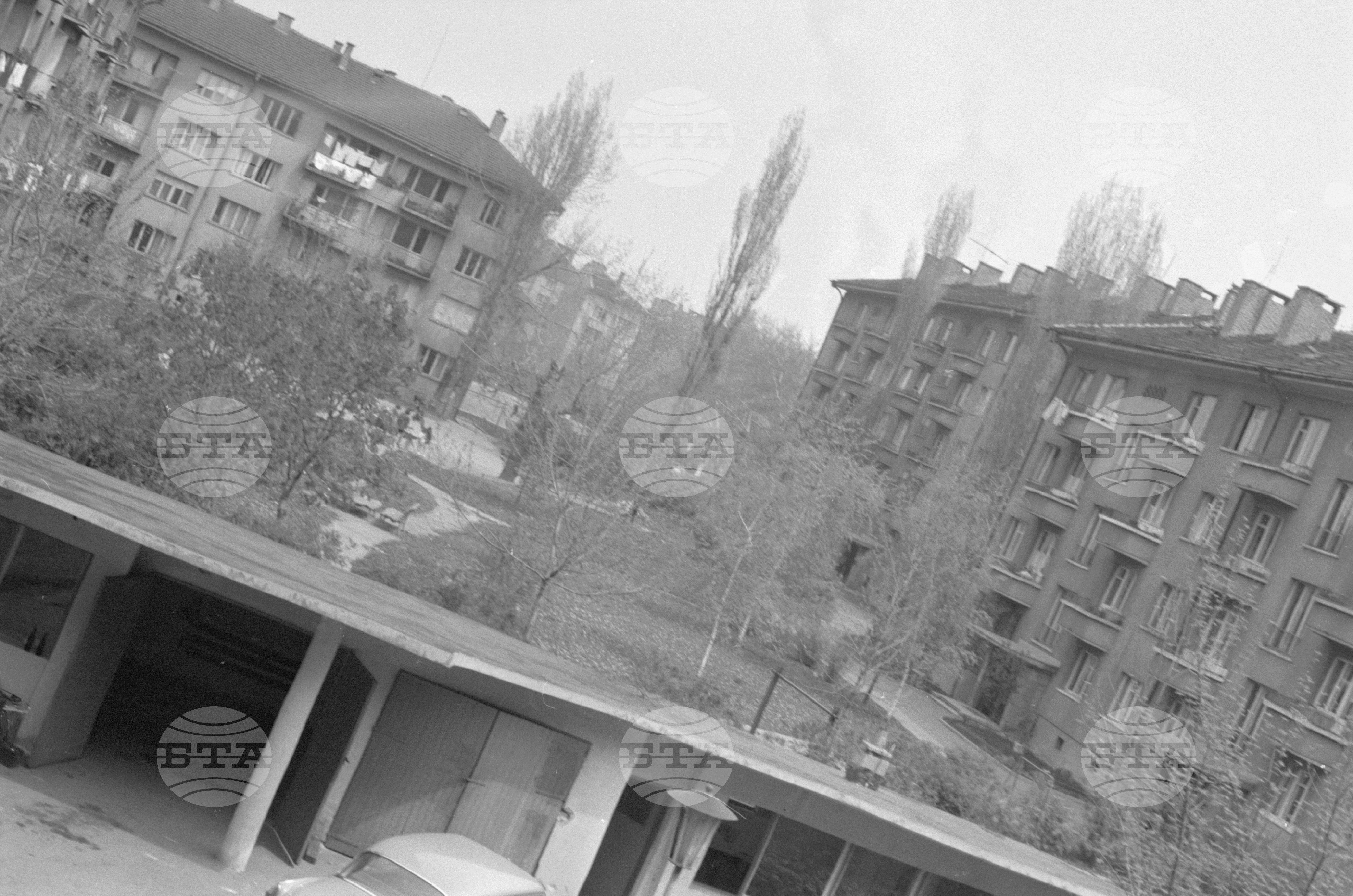 Изгледи от задната част на сградата на БТА