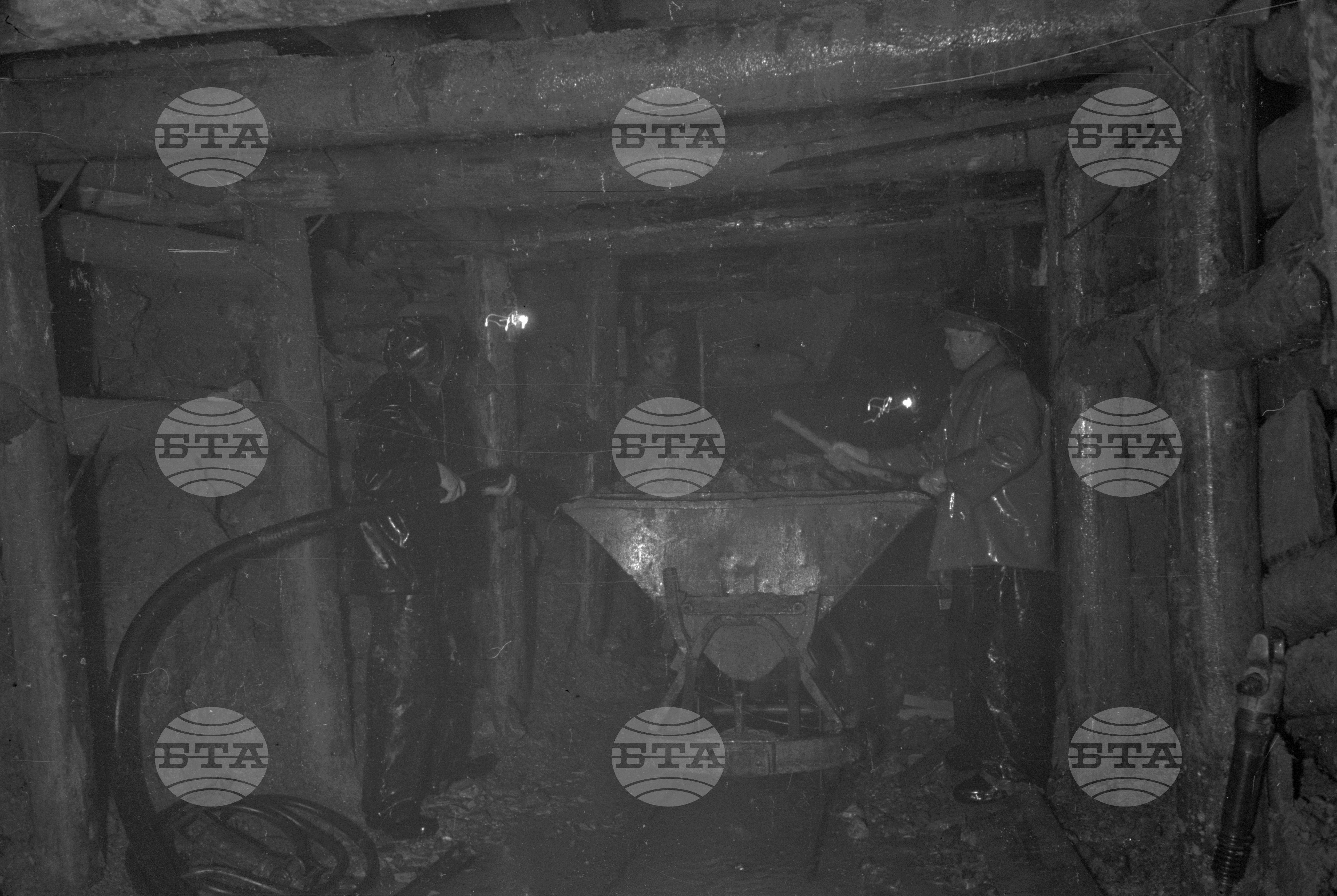 Главният тунел под Средна гора при местността „Бедечка"