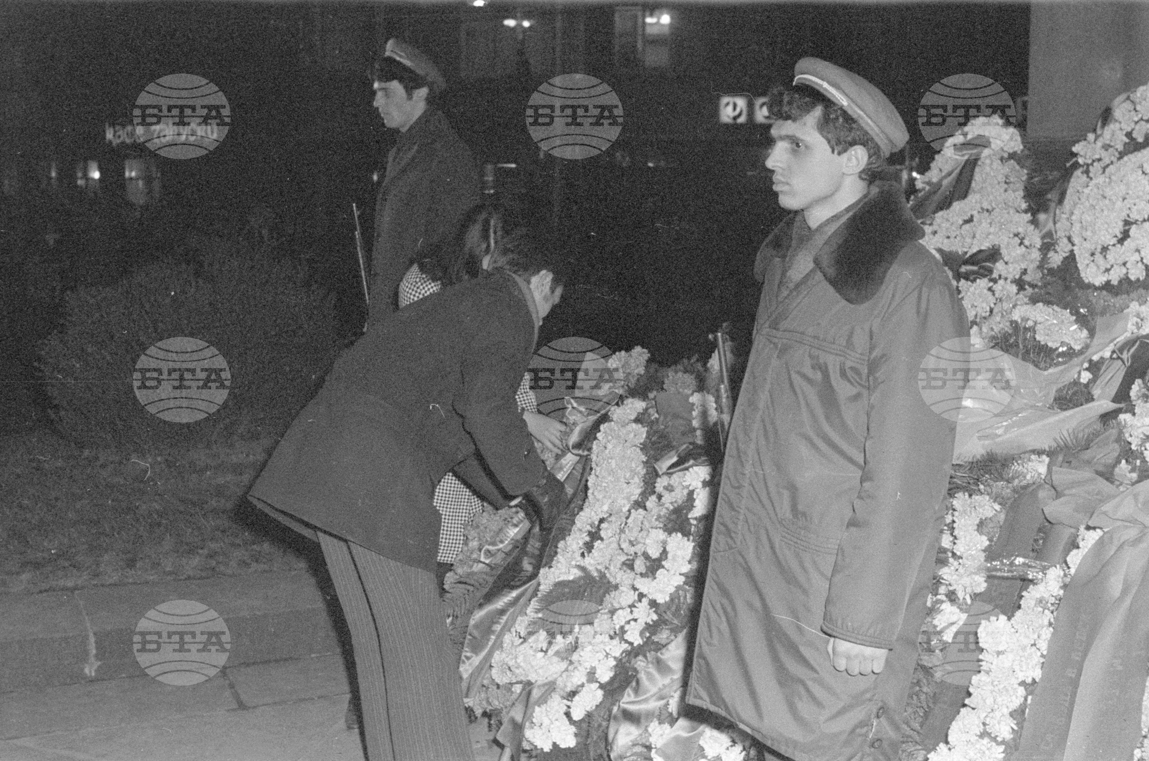 Студентски митинг пред паметника Левски