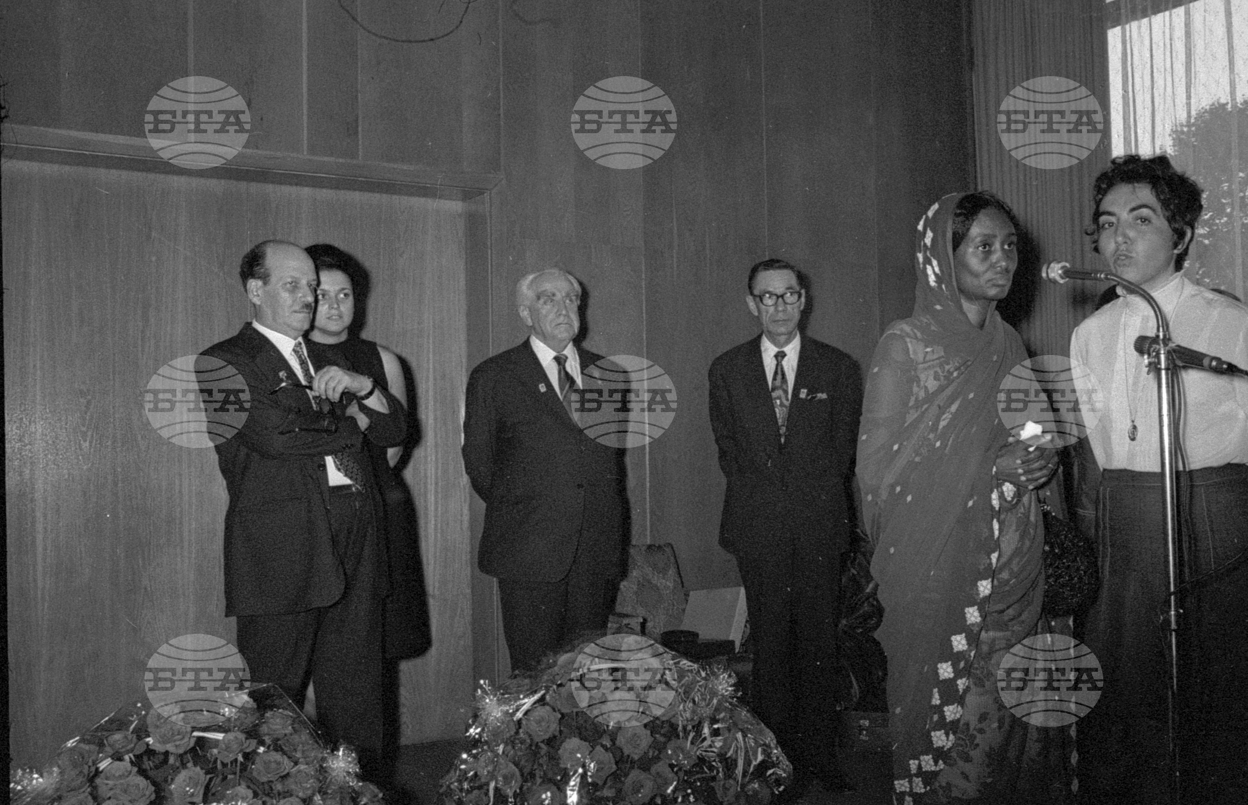 Осми световен конгрес на профсъюзите във Варна - връчване на Ленинска награда на Енрике Пасторино