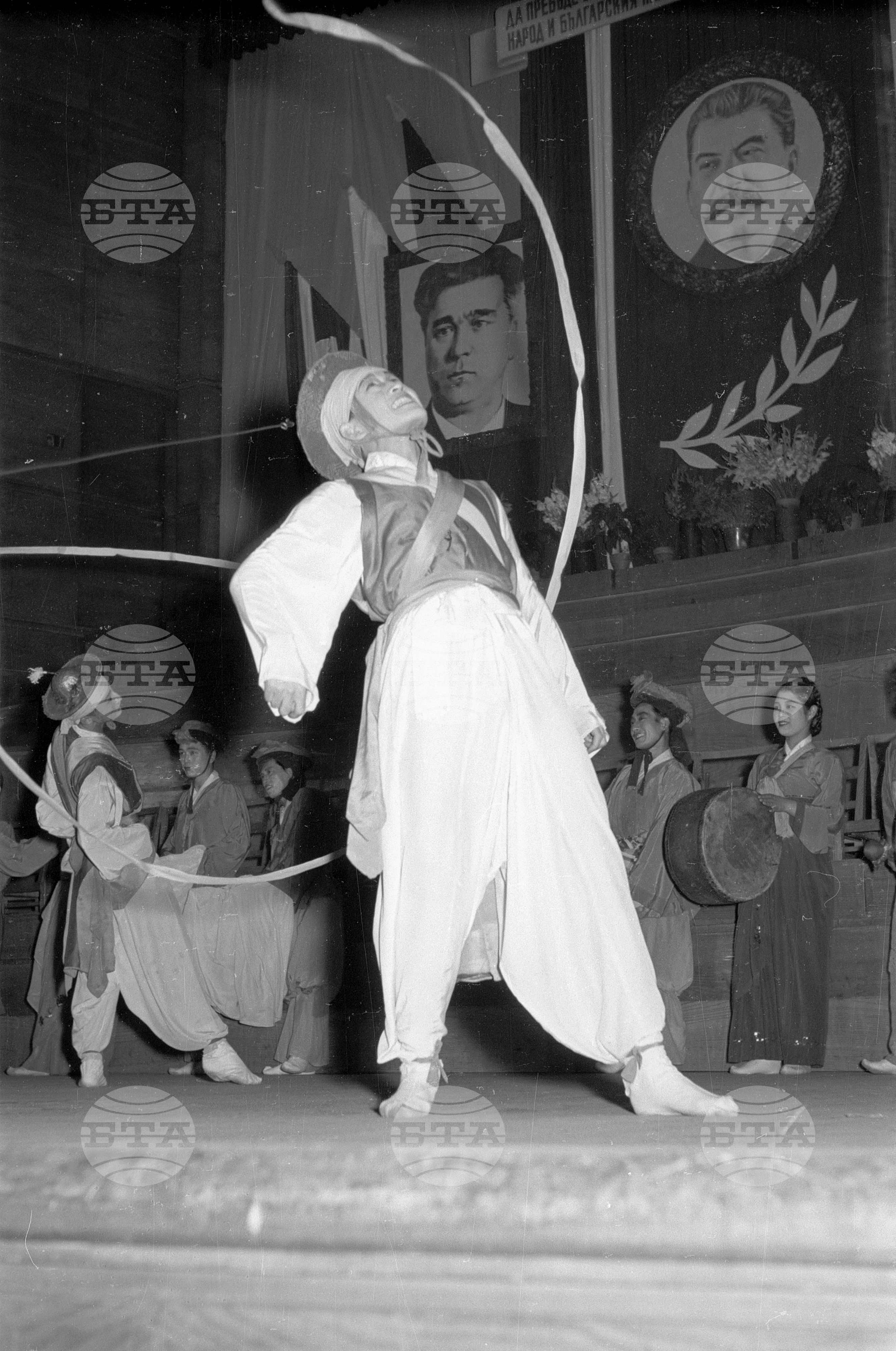 Ансамбъл за песни и танци при Корейската народна армия в България - 1953 година