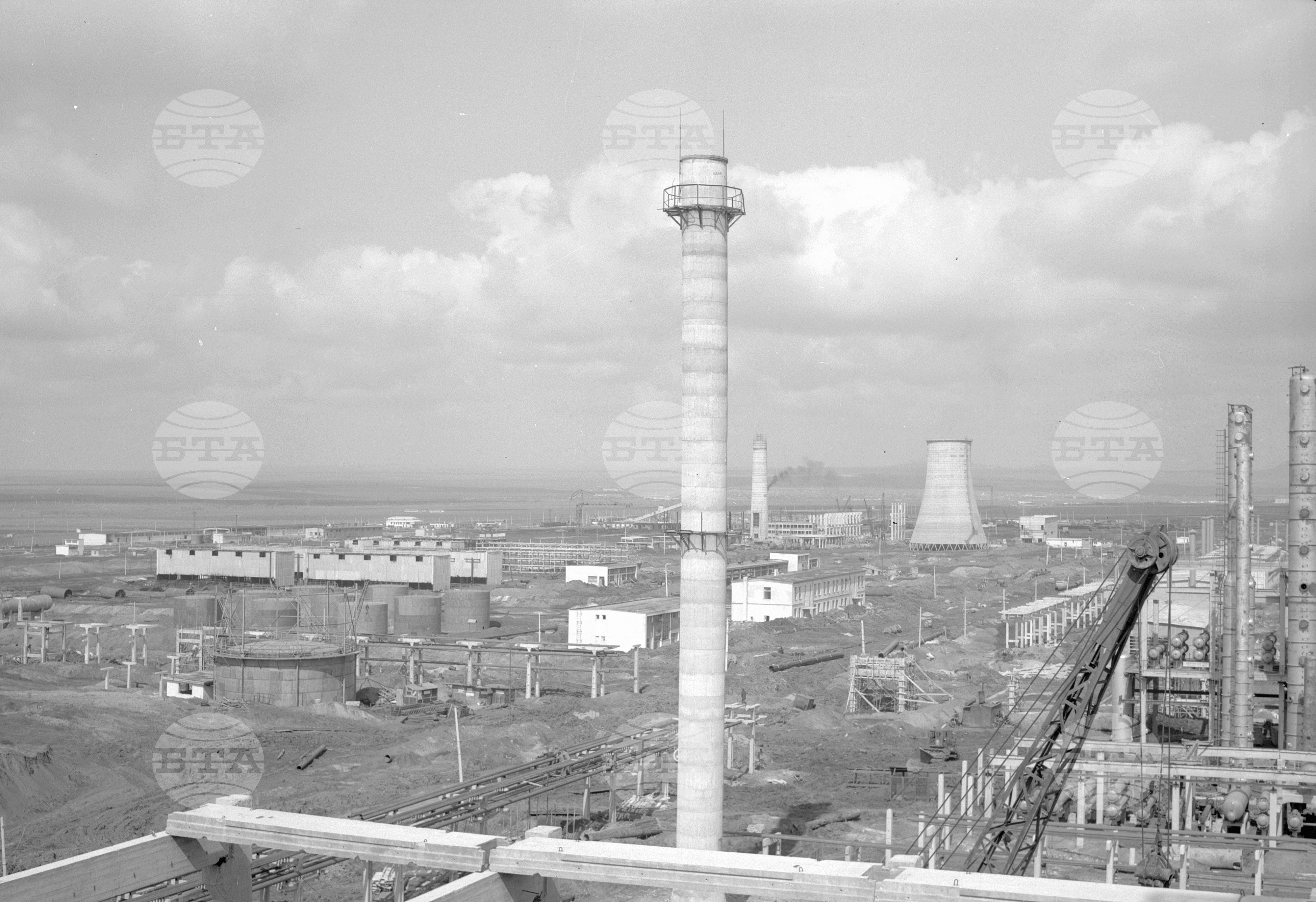 На строежа на нефтопреработвателния завод край Бургас - част 2
